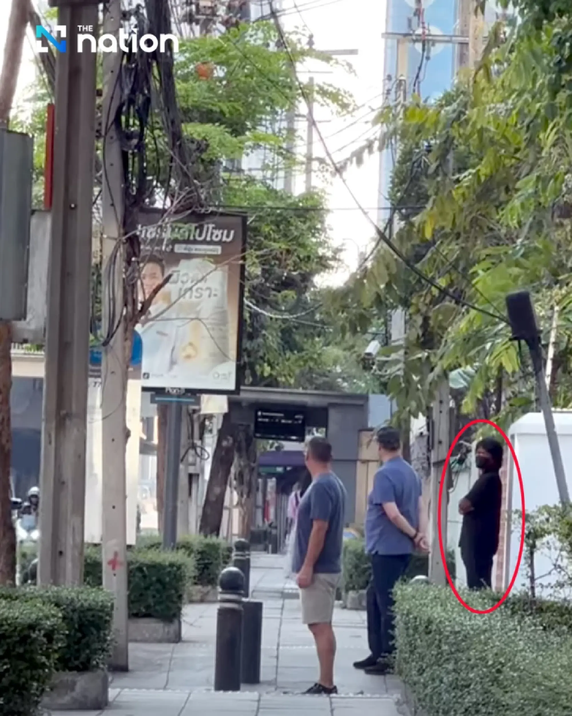 Two foreign men praised for stepping in to protect girl on Sathorn