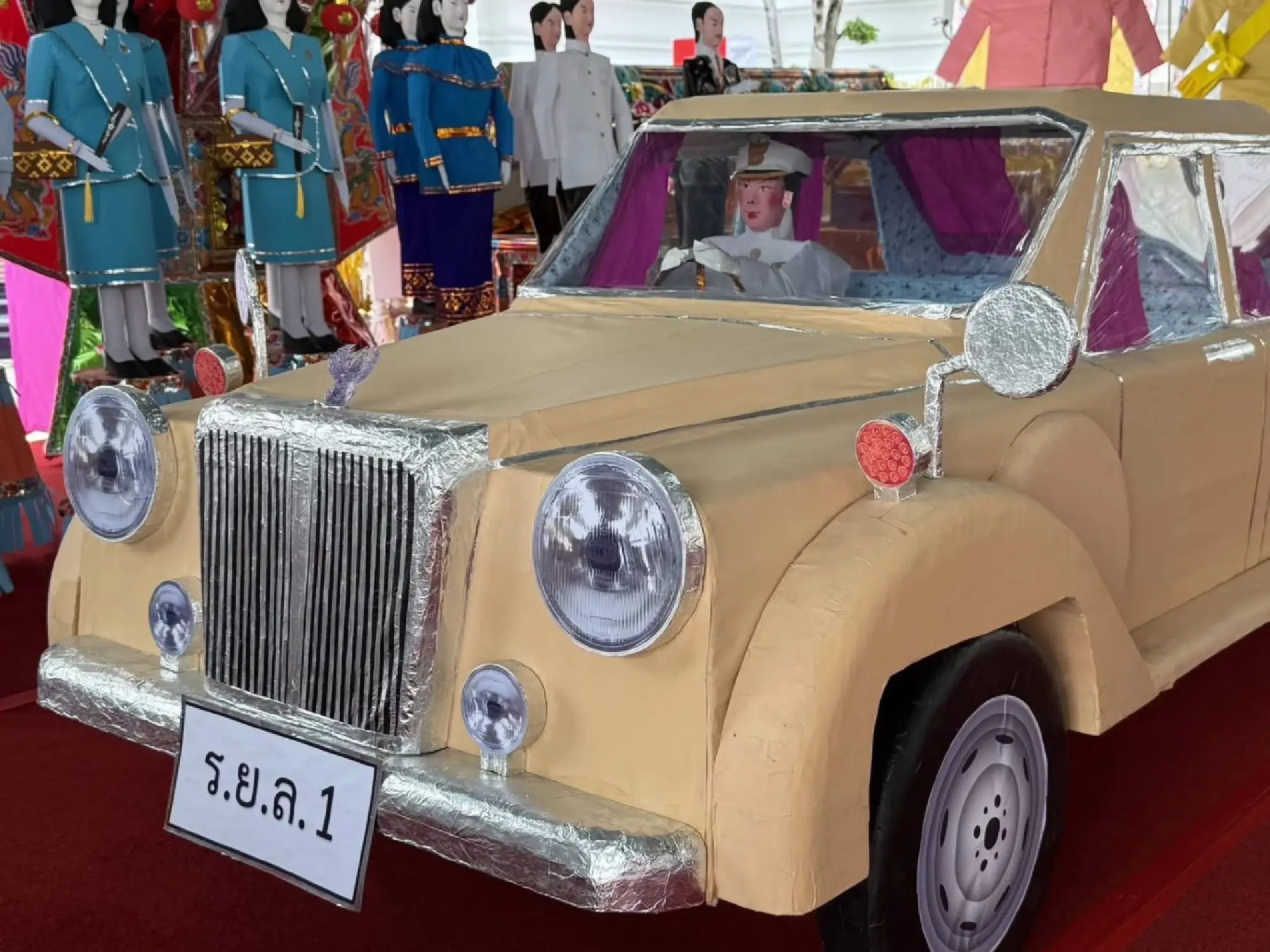 King and Queen attend Kong Tek merit ceremony for Queen Sirikit The Queen Mother