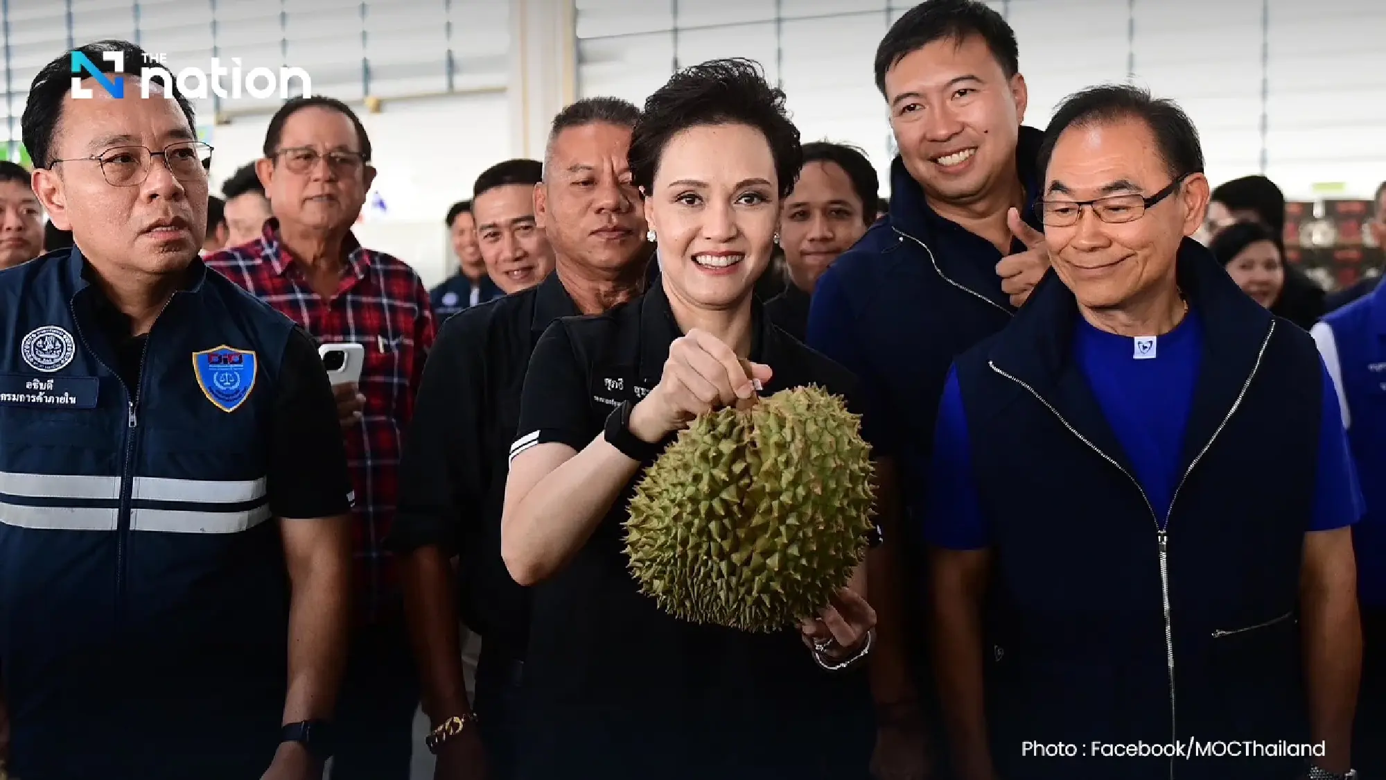 Commerce Ministry defends 100-baht durian live sale after farmer backlash