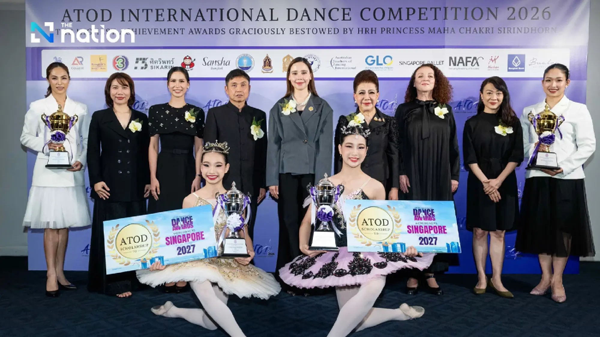 (5th From Left) H.E.Ms. Sabeeda Thaised, Minister of Culture, and Mr. Issara Reewtrakoonpaiboon, Deputy Director of the Office of Contemporary Art and Culture, Dr. Mom Luang Preeyapun Sridhavat. 