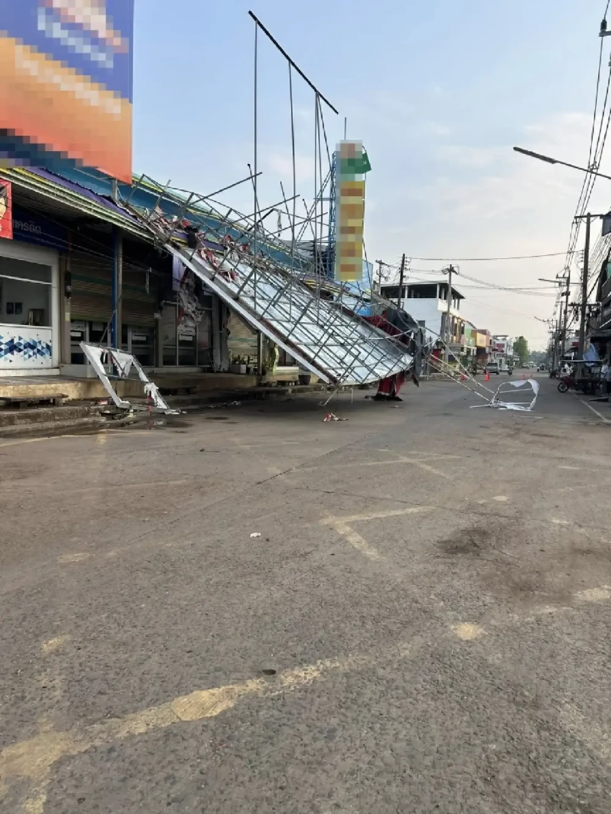 Storm chaos in Northeast – Surin blackout, Buriram roads blocked