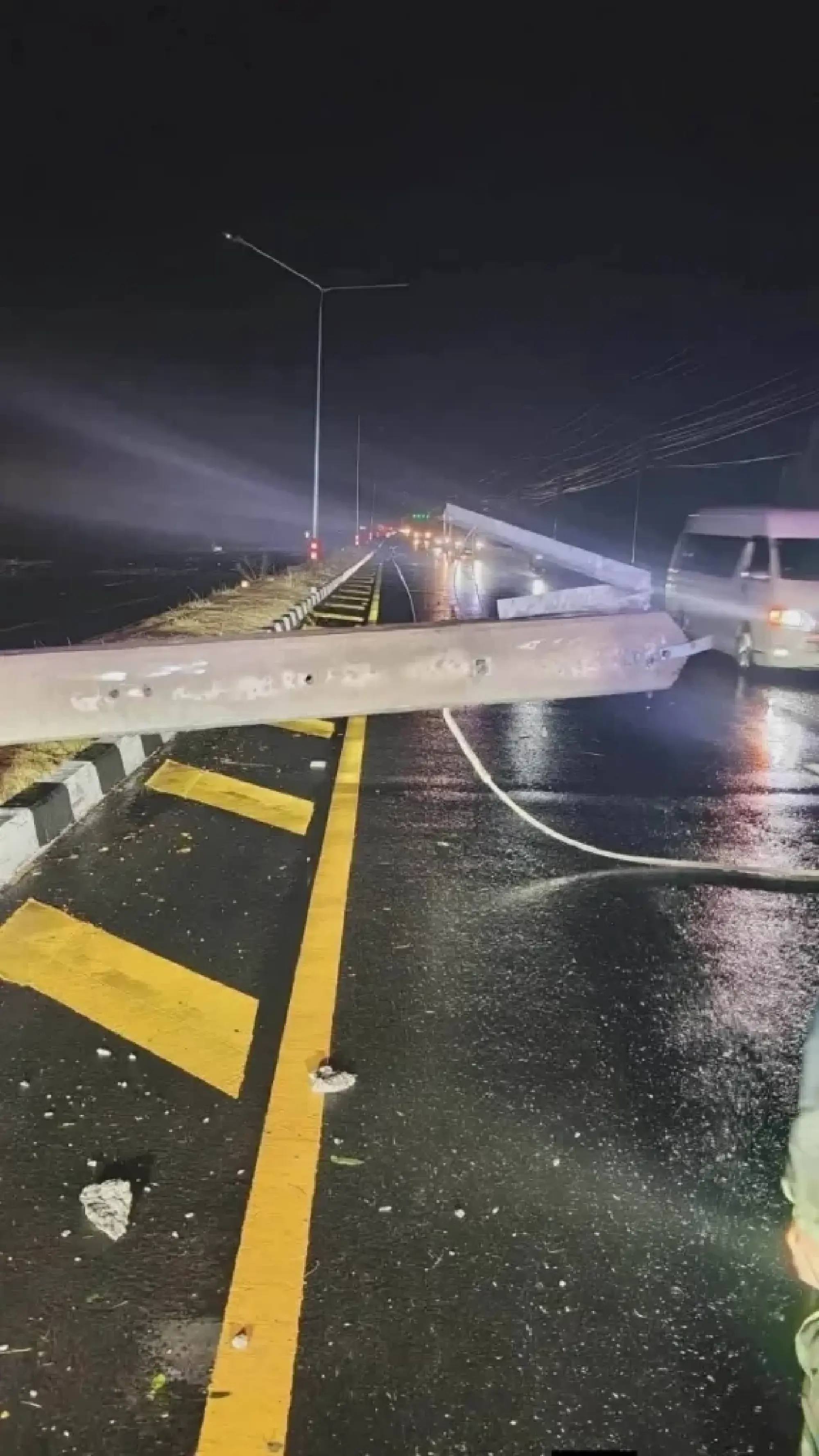 Storm chaos in Northeast – Surin blackout, Buriram roads blocked