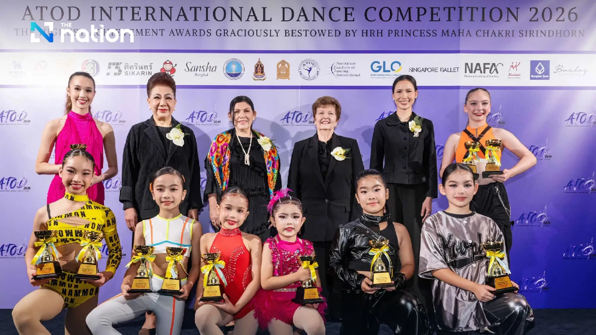 Standing (from left): Dr.MomLuang Preeyapun Sridhavat, President of ATOD Children &amp; Youth Development Association, H.E. Ms. Cecilia Galarreta, Ambassador of Peru, Ms. Cheryl Witchell, Adjudicator, Miss Phimwa Phimthong, Sansha Bangkok, participated in a group photo to congratulate the award-winning youth.