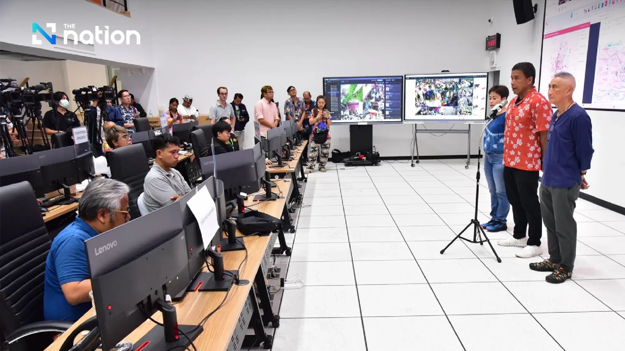 Silom hits record 160,000 revellers as Chadchart orders 8pm close