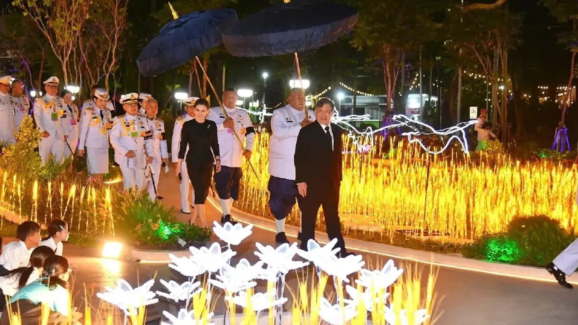 Their Majesties open Rama VI centenary at historic Lumphini Park