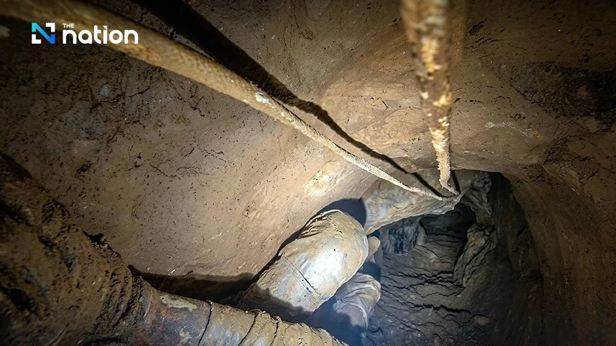 Tham Luang divers join Laos cave rescue as water rises