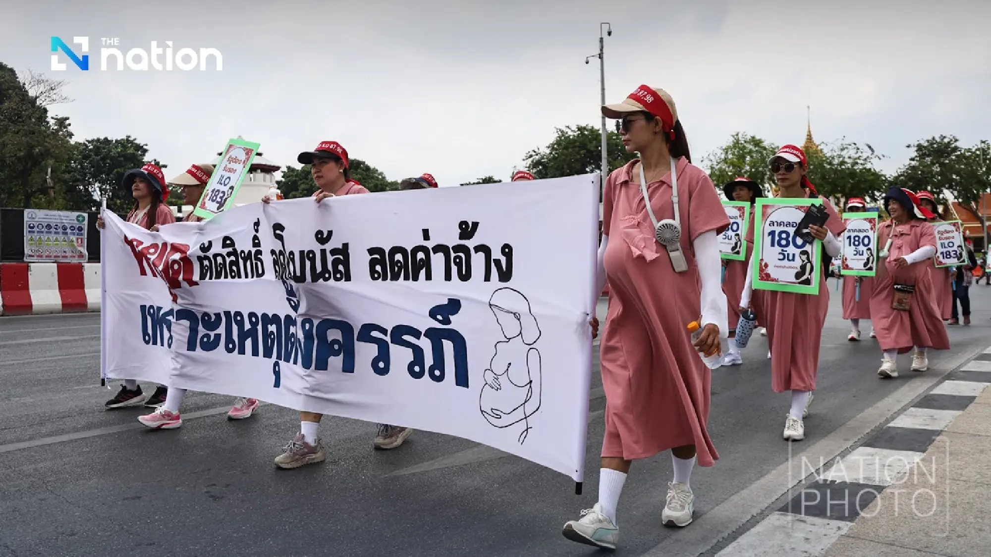 Thai workers march to Government House, demand 712-baht minimum wage