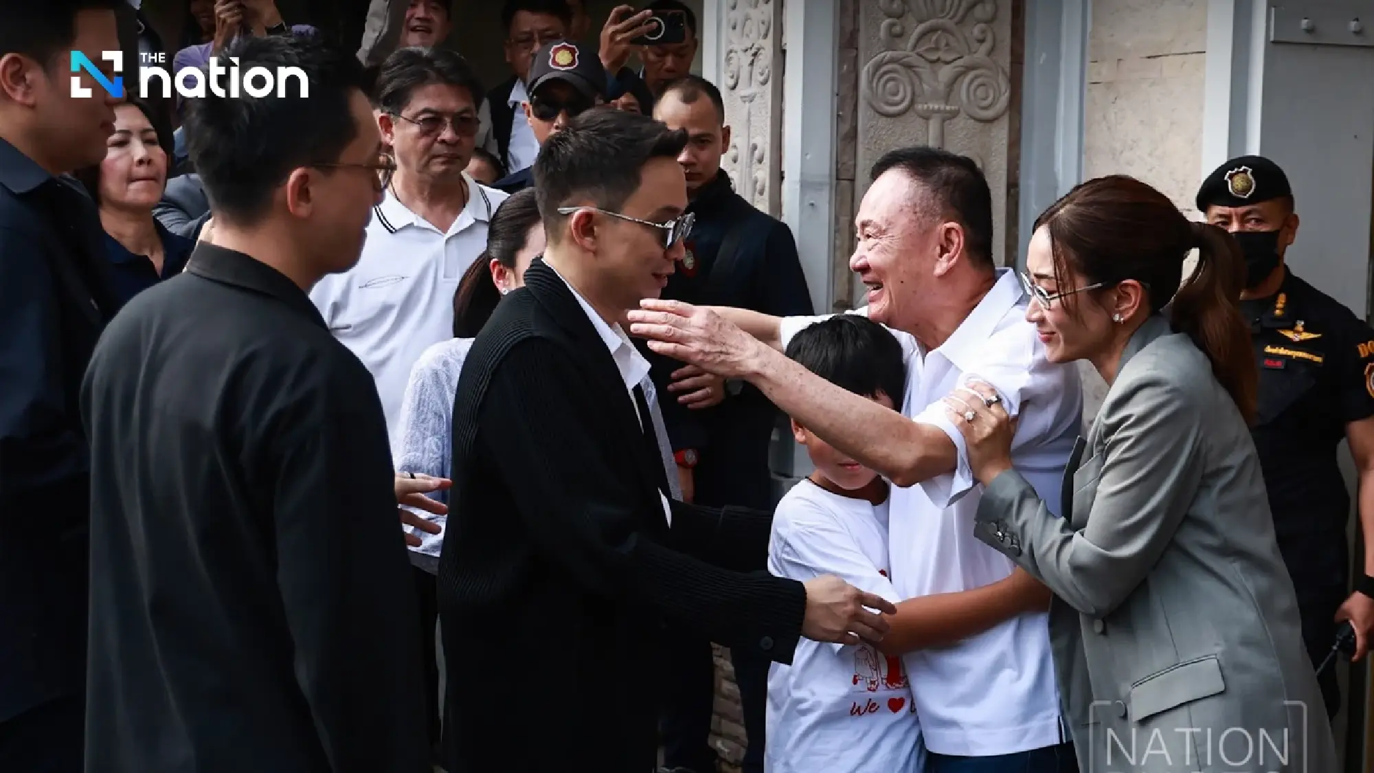Thaksin walks free to cheers from family and red shirts