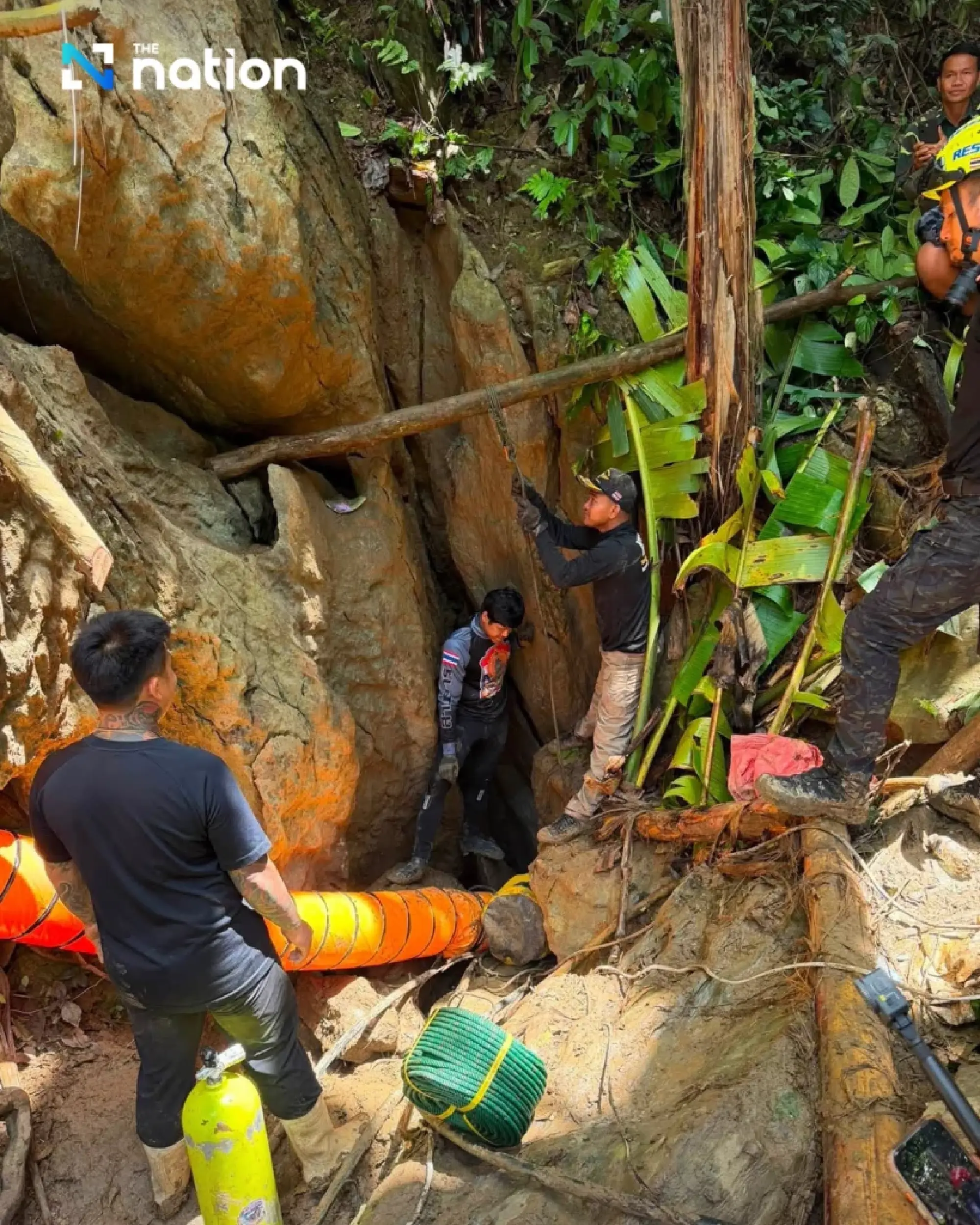 Tham Luang divers join Laos cave rescue as water rises