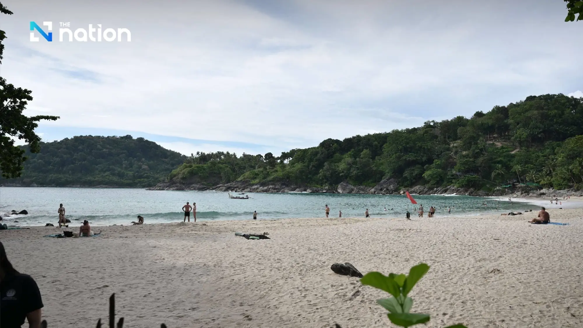 Anutin vows crackdown on local mafia after public beach encroachment in Phuket