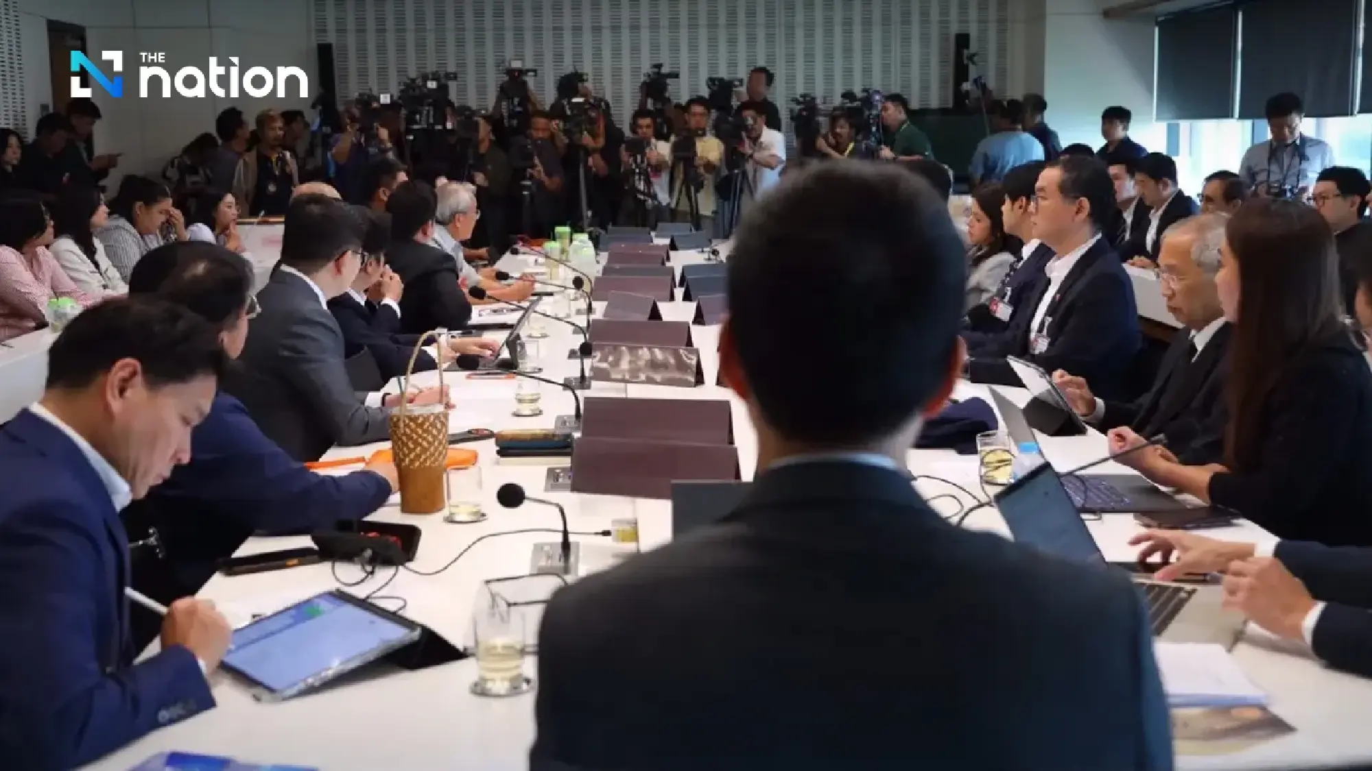 People’s Party warns ฿400bn loan decree must not become blank cheque