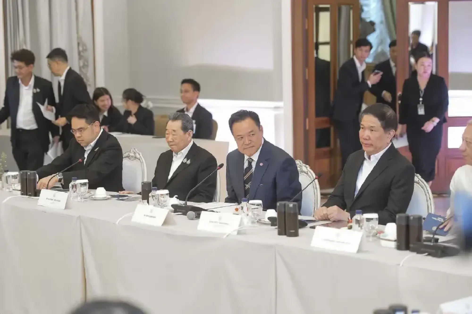 Government accepts CEO proposals for urgent economic push