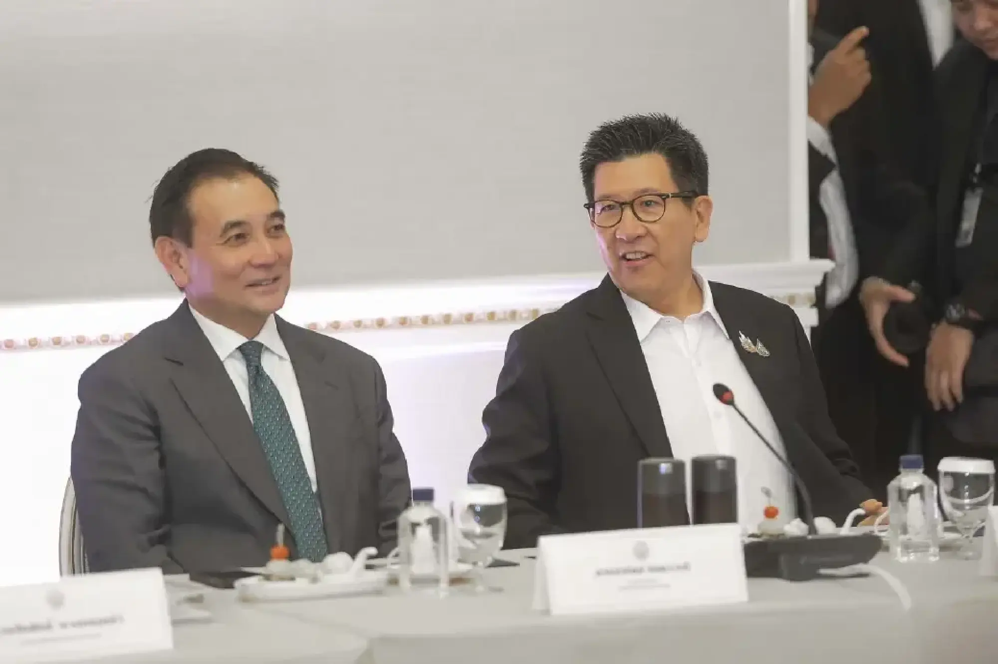 Government accepts CEO proposals for urgent economic push