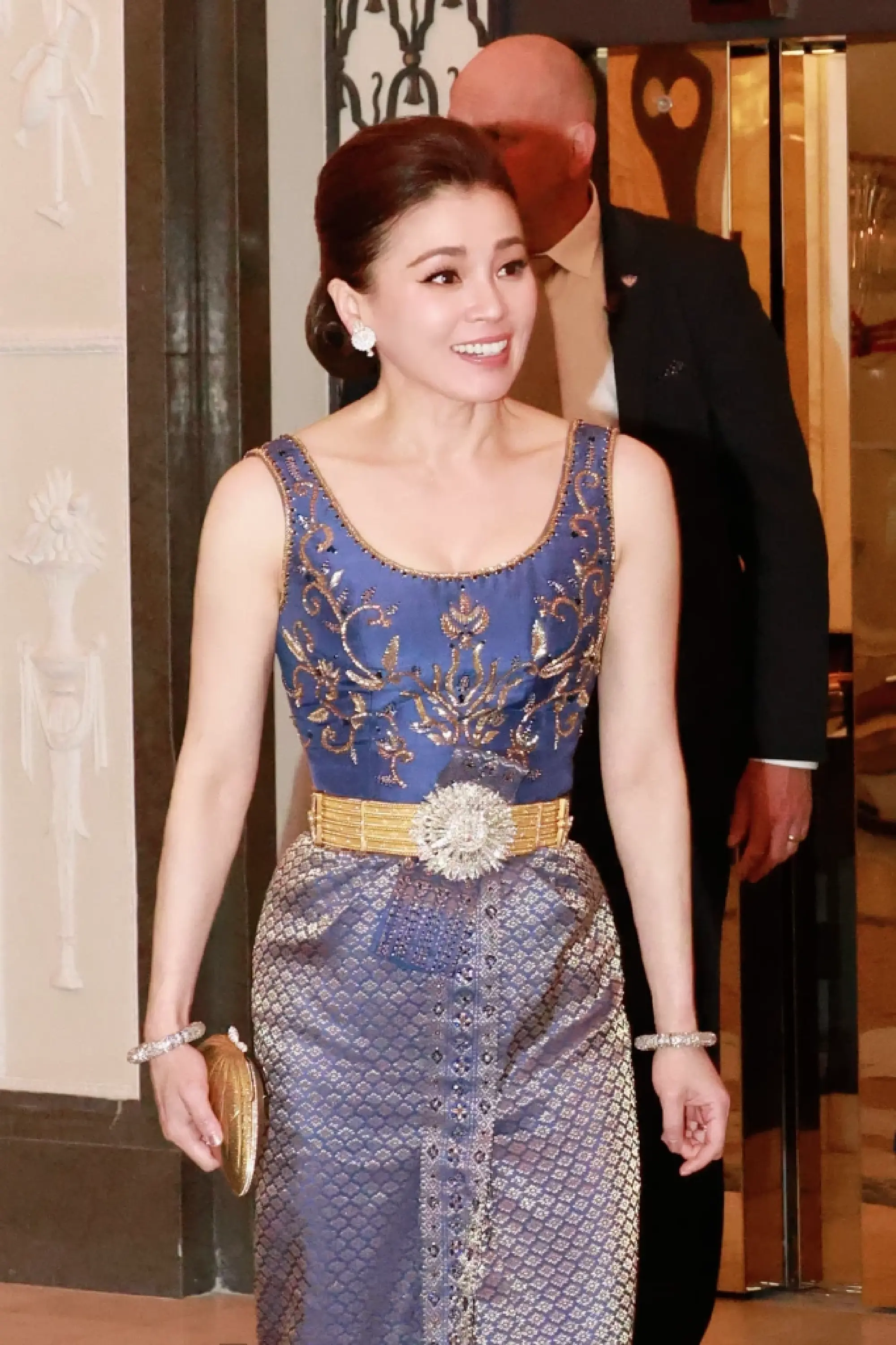 Queen Suthida wears historic Thai diamond tiara at Stockholm royal gala
