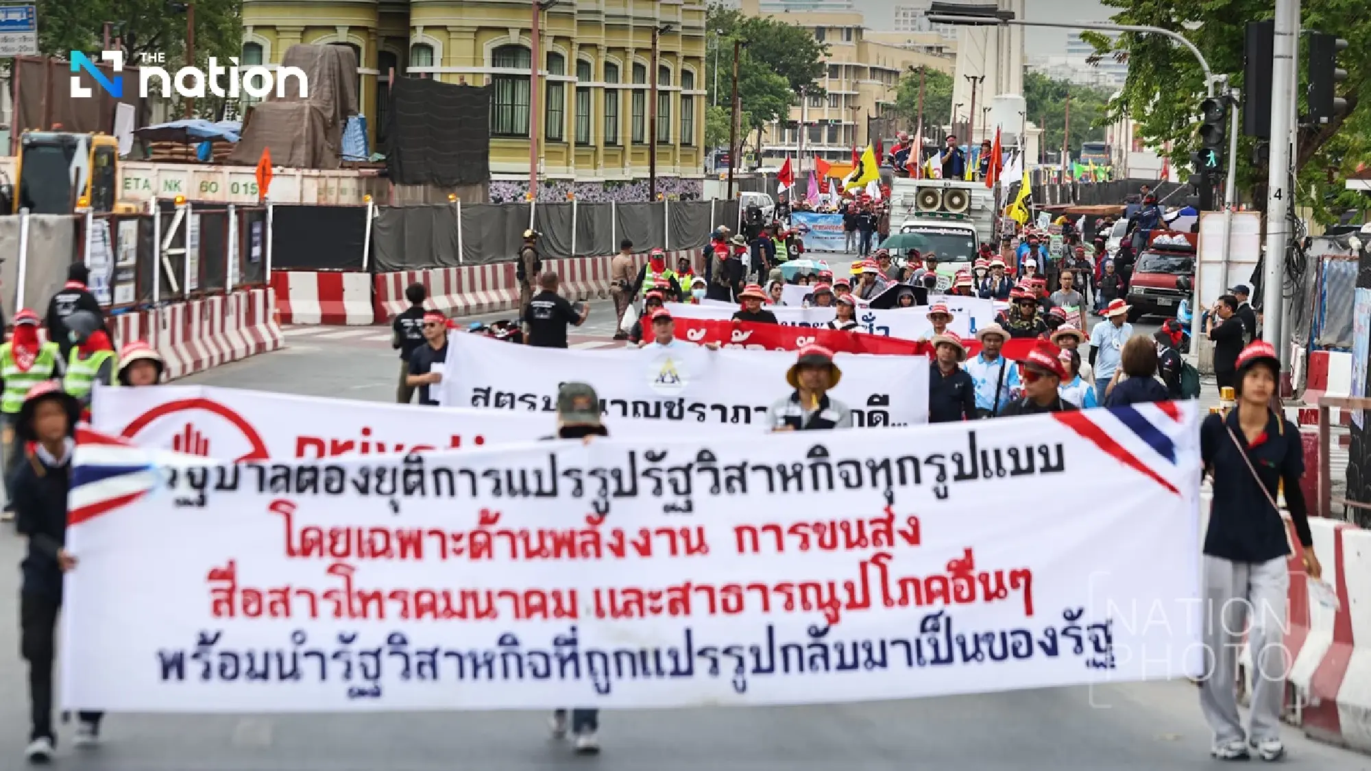 Thai workers march to Government House, demand 712-baht minimum wage