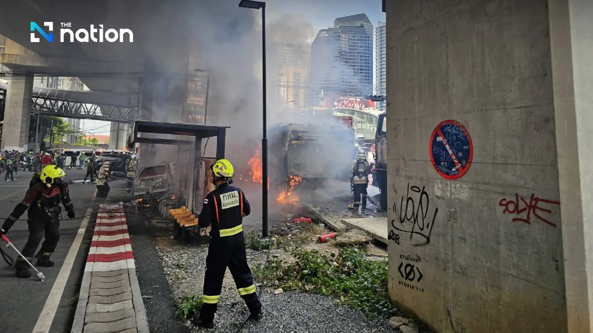 Eight found dead after freight train hits Bangkok bus near Makkasan