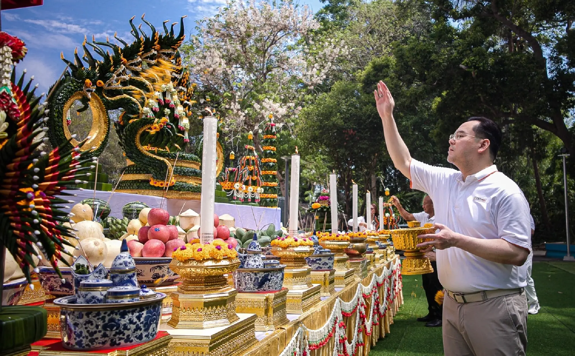 CKPower and CH. Karnchang Group Install Ceremonial Umbrella Above the Principal Buddha Image at Wat Na Huai’s 200-Year-Old Ordination Hall to Preserve Thailand’s Cultural Heritage