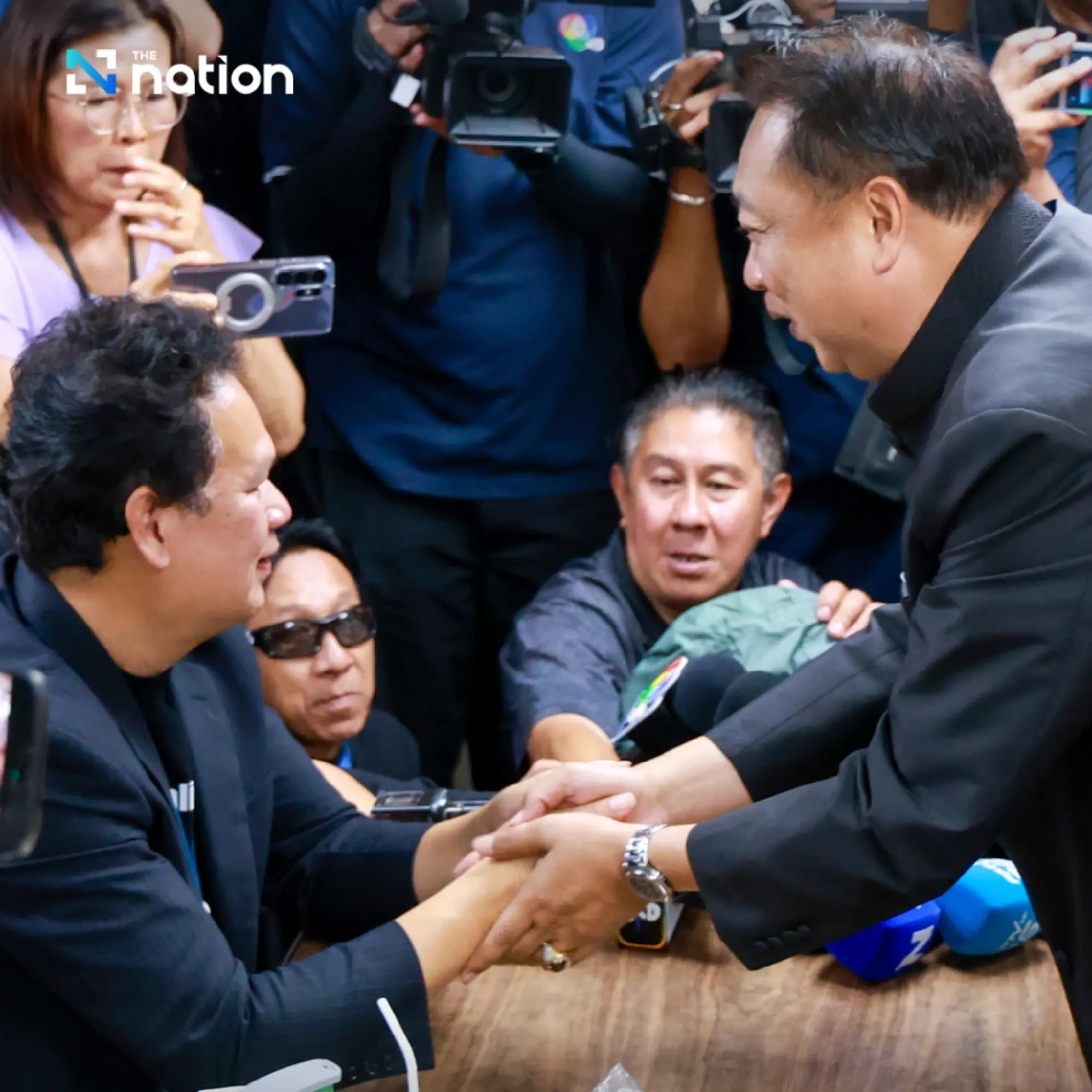 Sharp words — Suchart apologises after graft-poll media clash