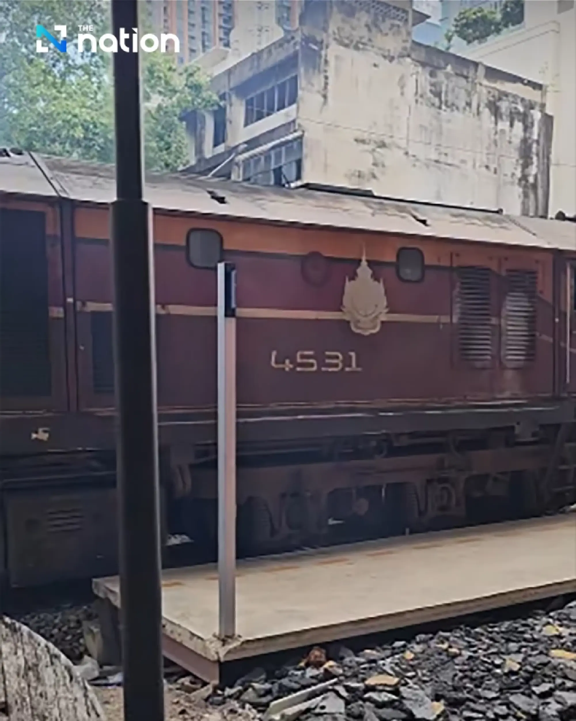 Eight found dead after freight train hits Bangkok bus near Makkasan