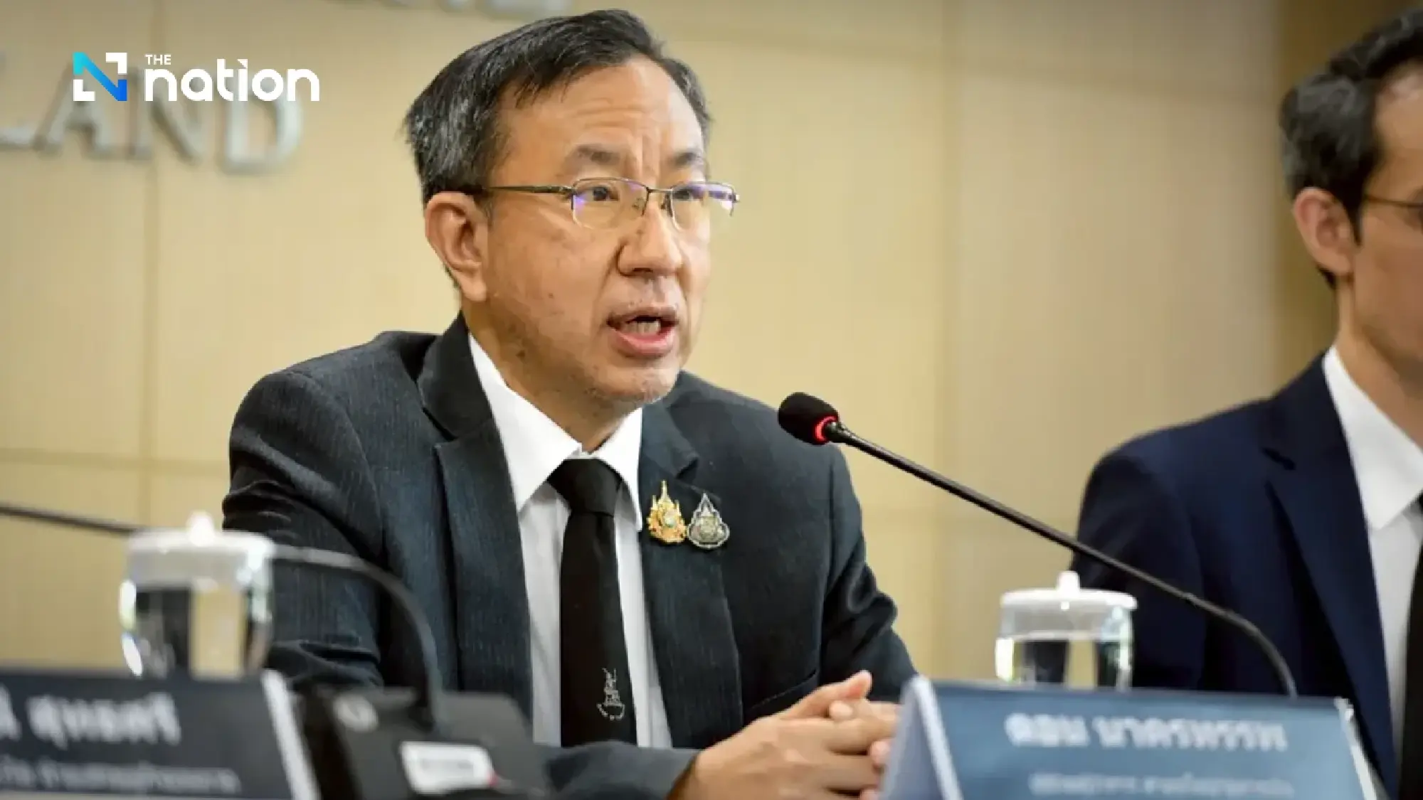 BOT warns 400bn-baht loan plan could push public debt near ceiling