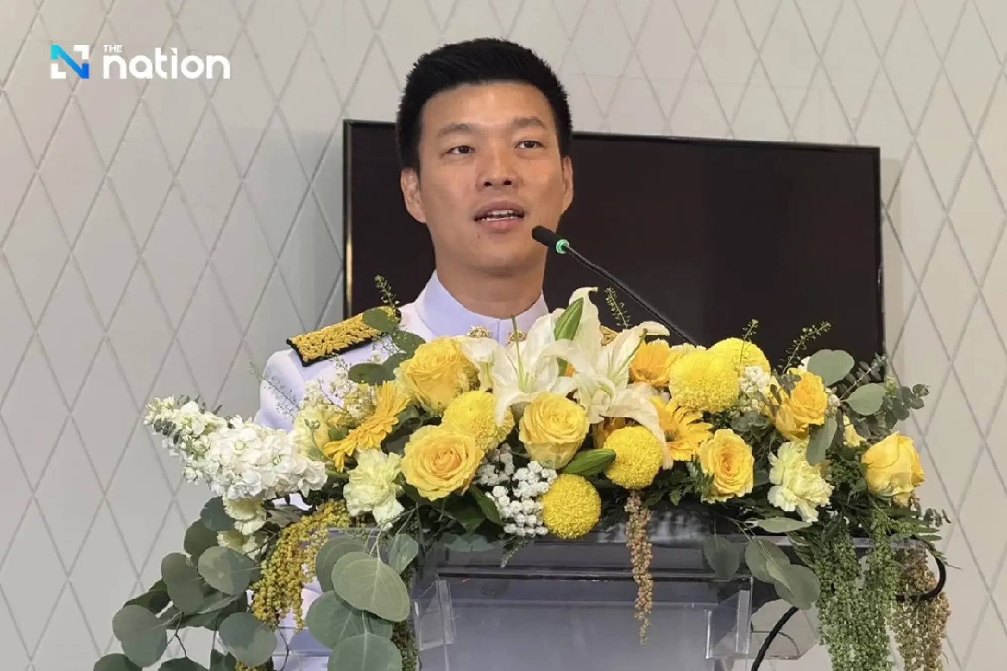 Natthaphong vows scrutiny of Anutin government after opposition leader appointment