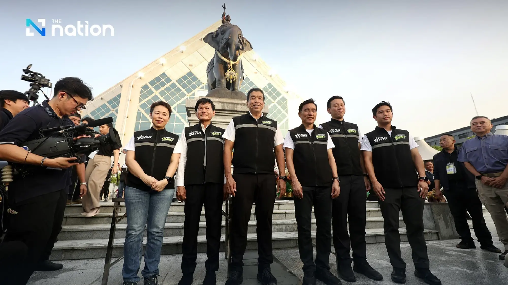 Chadchart unveils 250 policies to transform Bangkok into regional economic hub