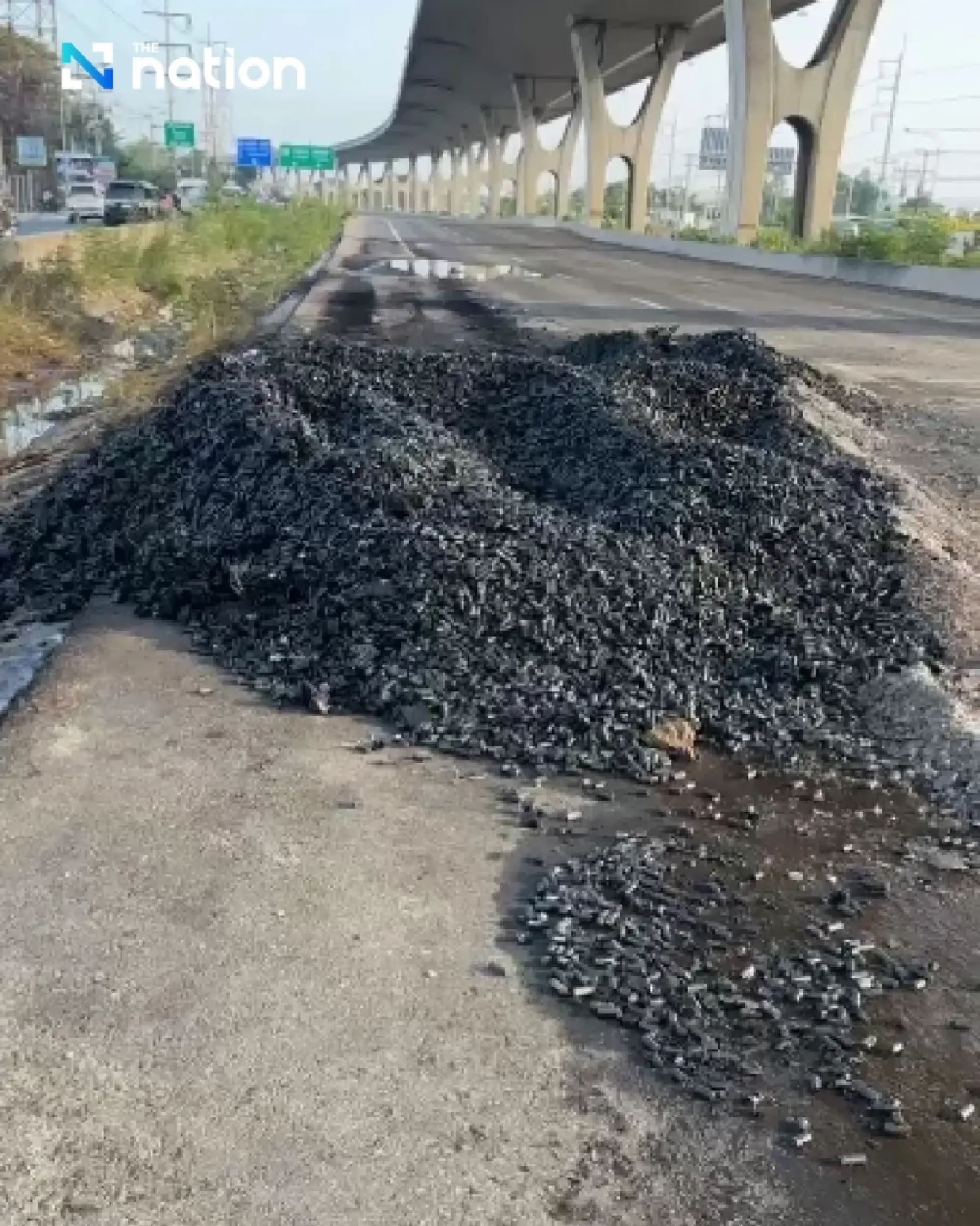 Lithium battery truck fire closes Bang Na-Trat Road