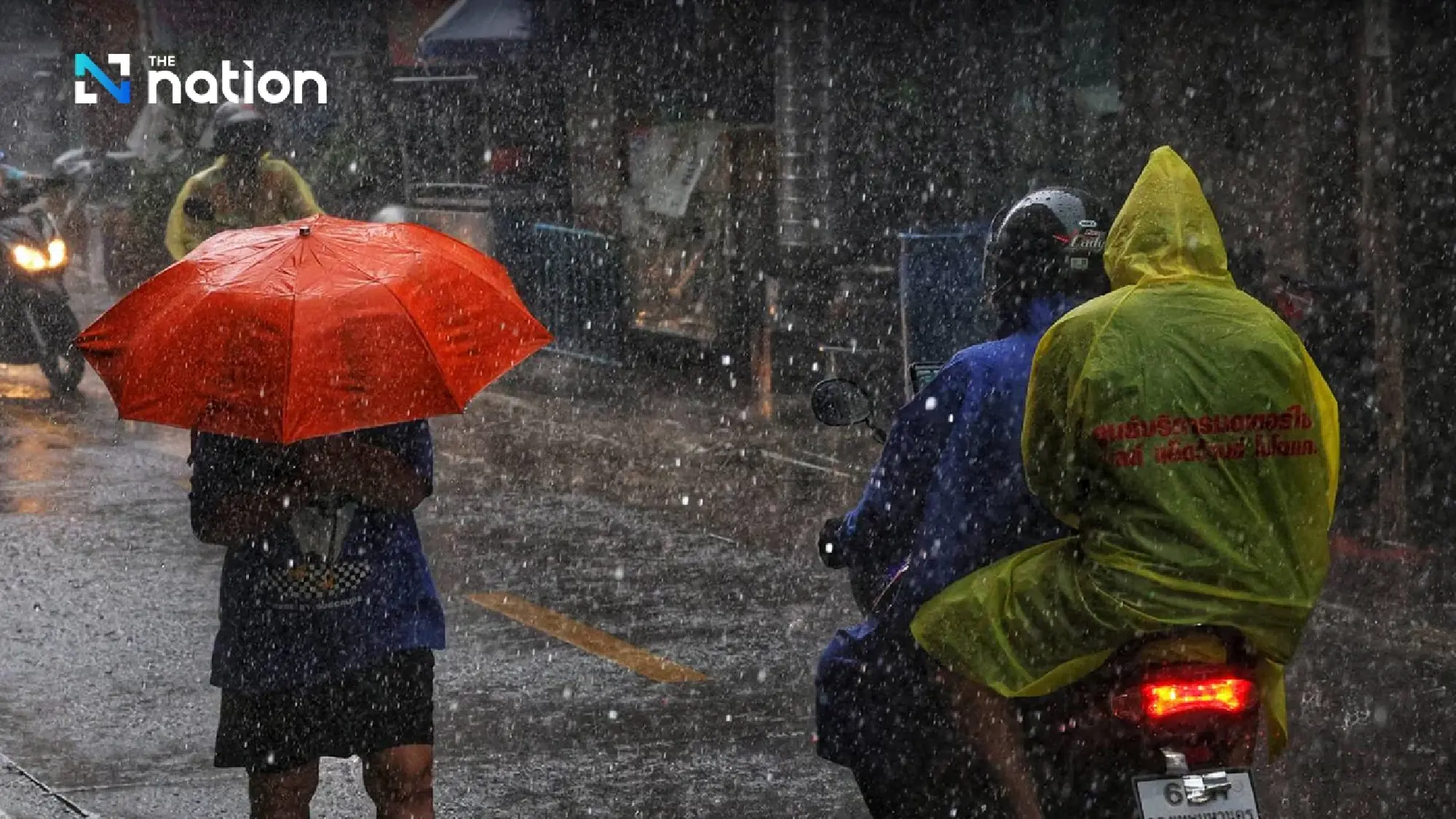 Hot spell grips upper Thailand as South braces for downpours