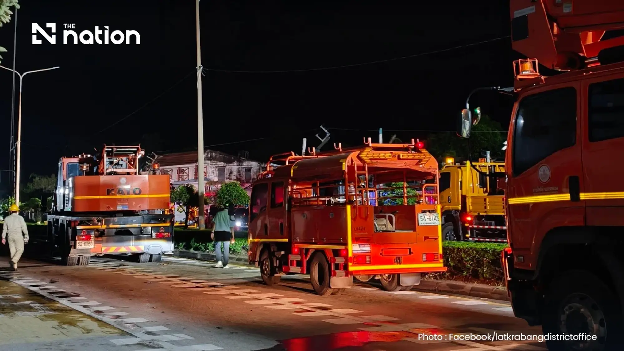 Traffic alert: Chalong Krung road in Lat Krabang is closed after a storm toppled power poles