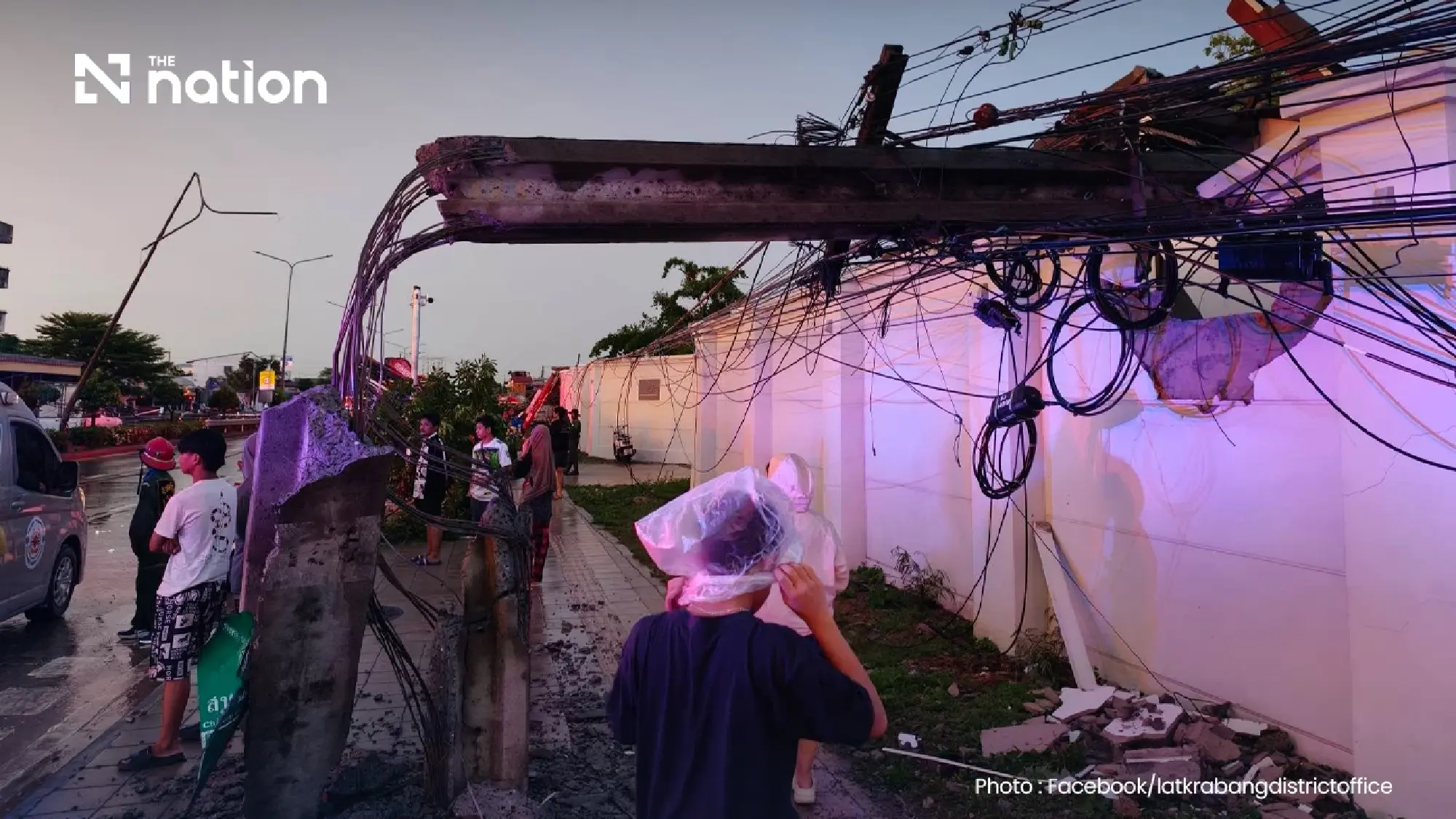Traffic alert: Chalong Krung road in Lat Krabang is closed after a storm toppled power poles