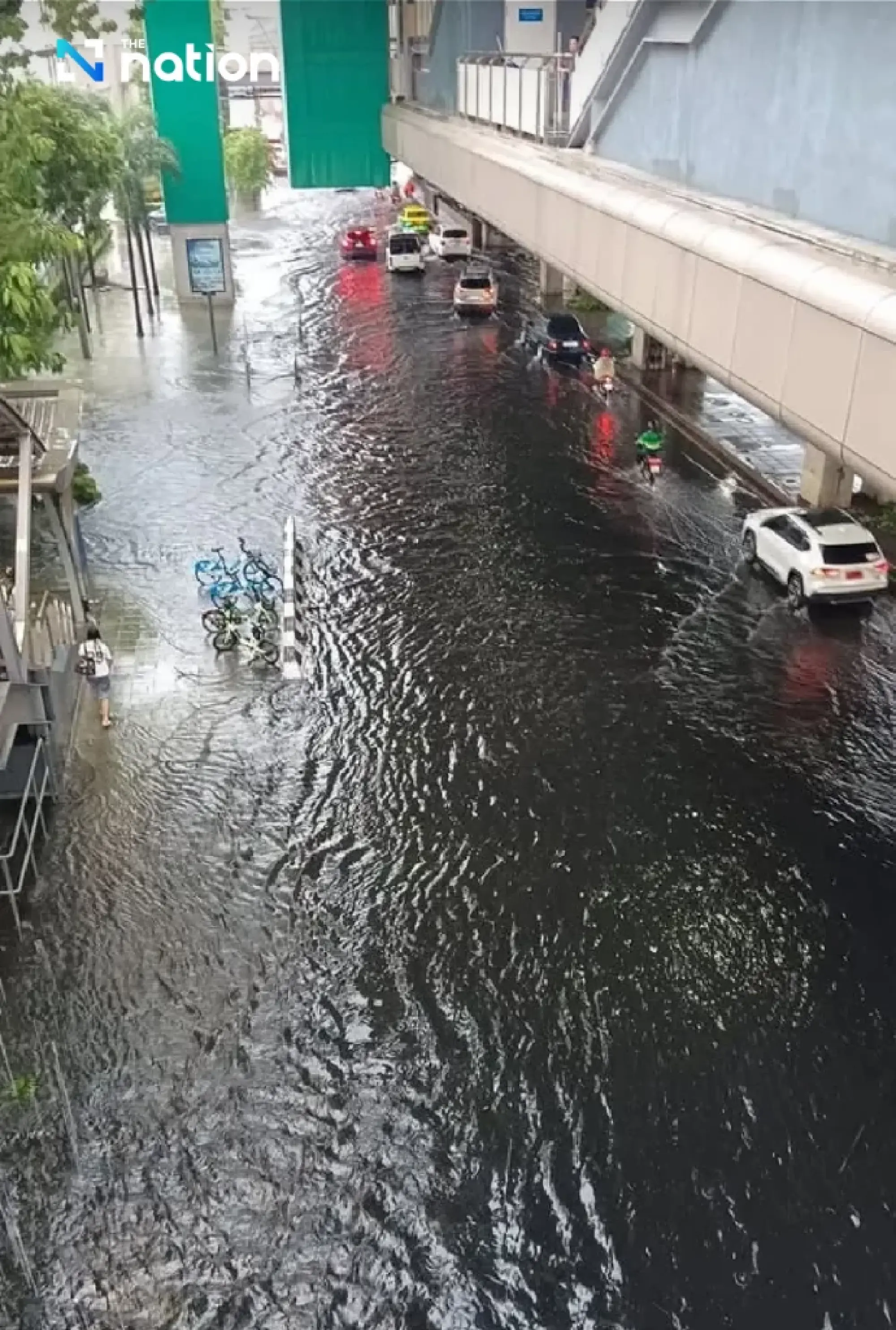 Bangkok downpour floods Phahon Yothin near Kasetsart BTS, TMD warns of more rain