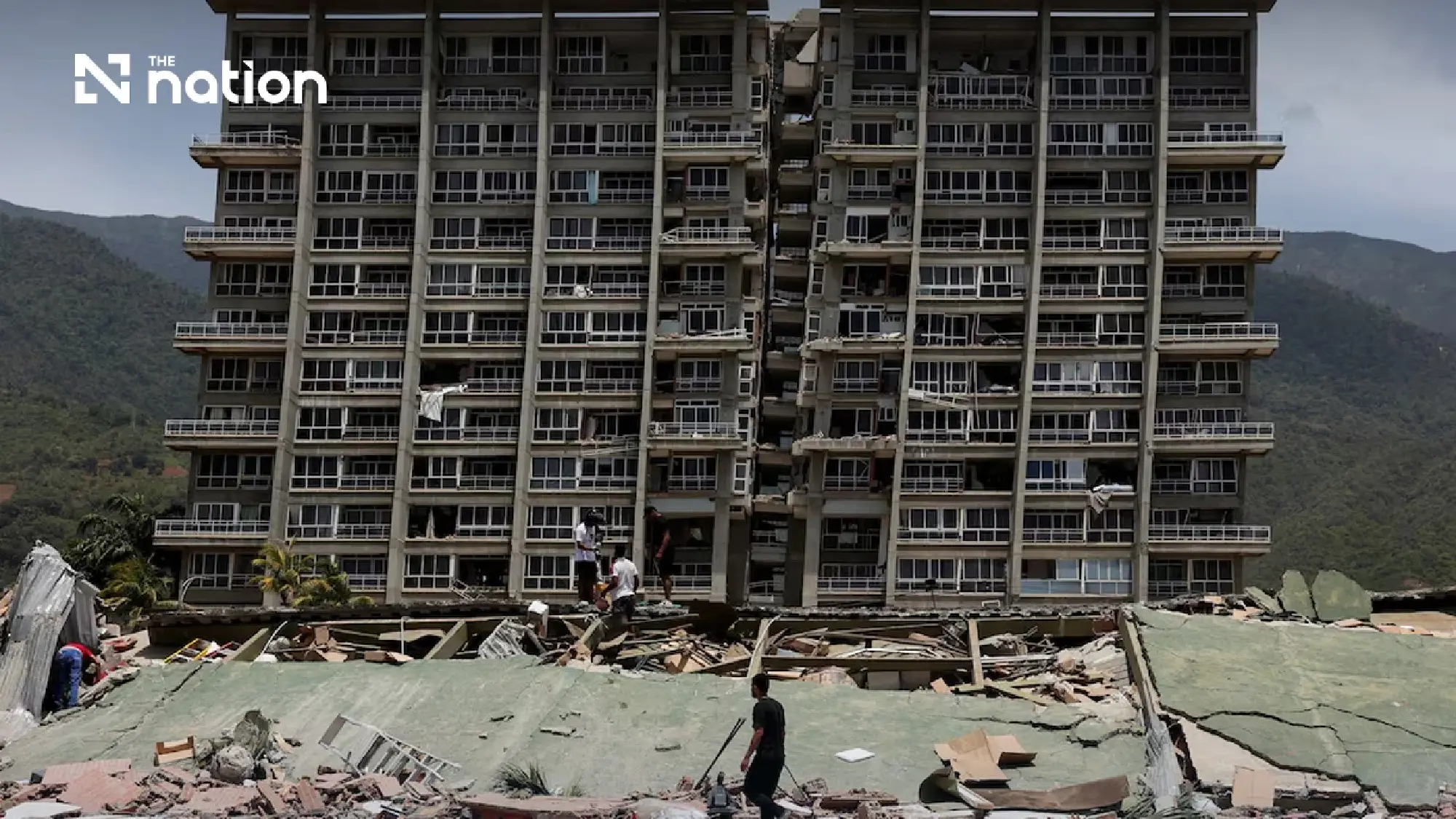 Venezuela hit by fresh quake as toll tops 900