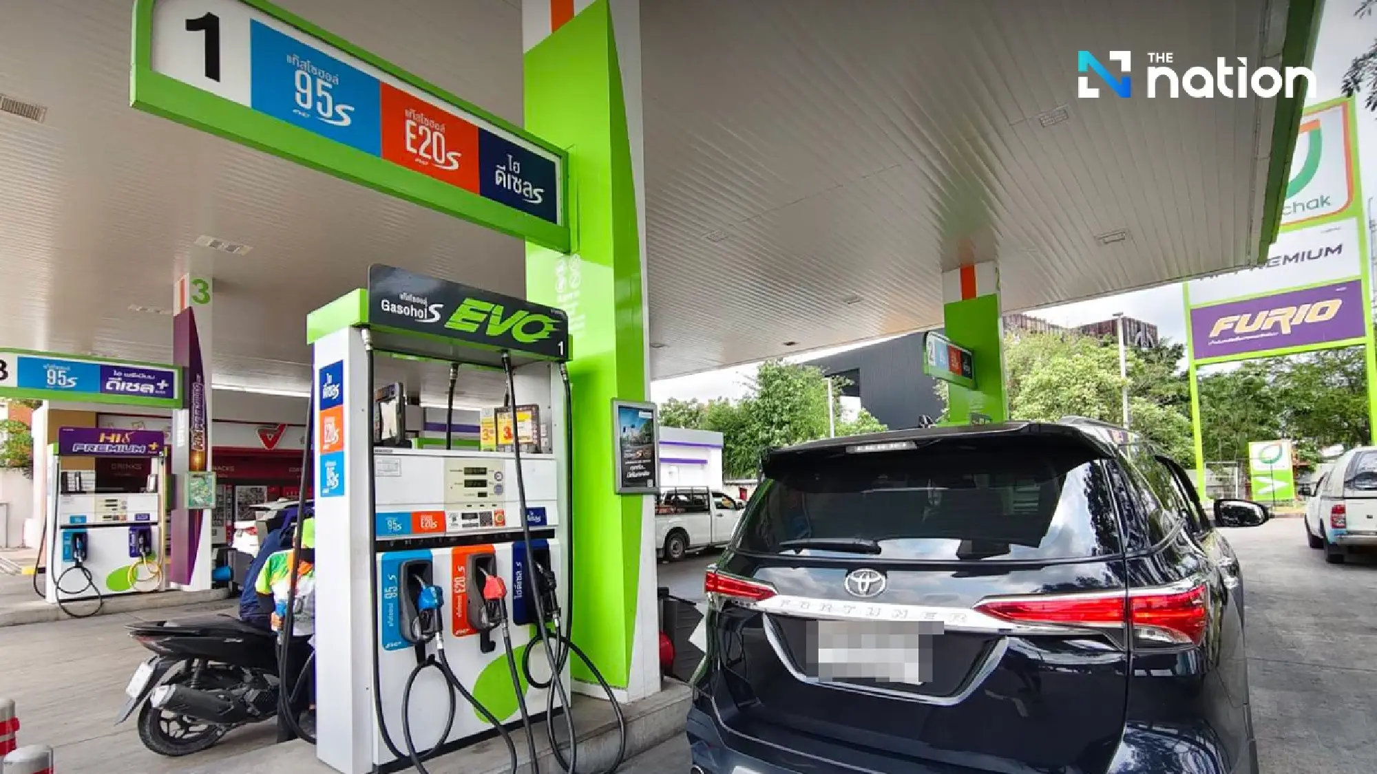 Petrol and diesel prices fall by up to 1 baht as OR and Bangchak cut pump prices