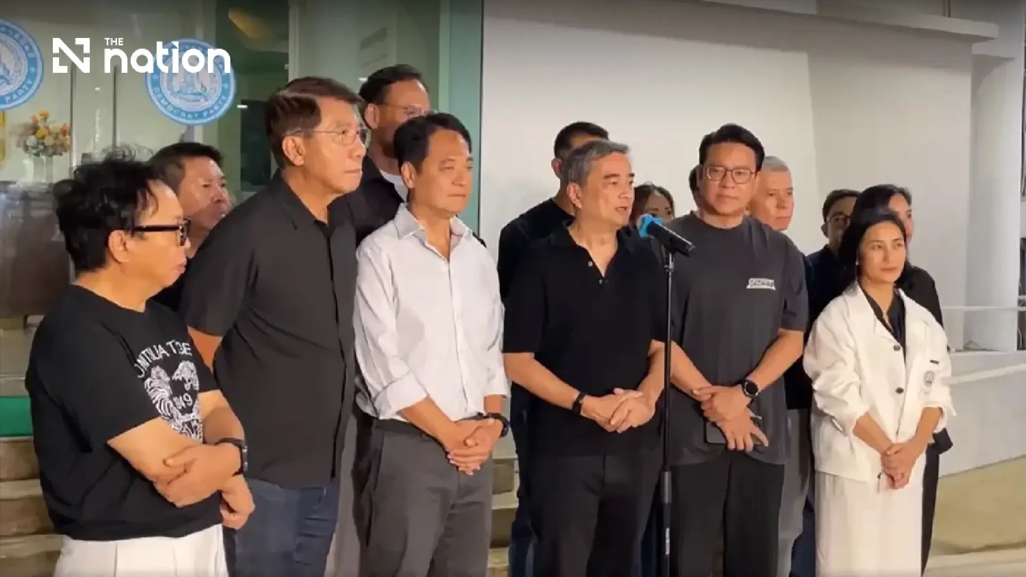 Anucha concedes Bangkok governor race as Chadchart leads early count