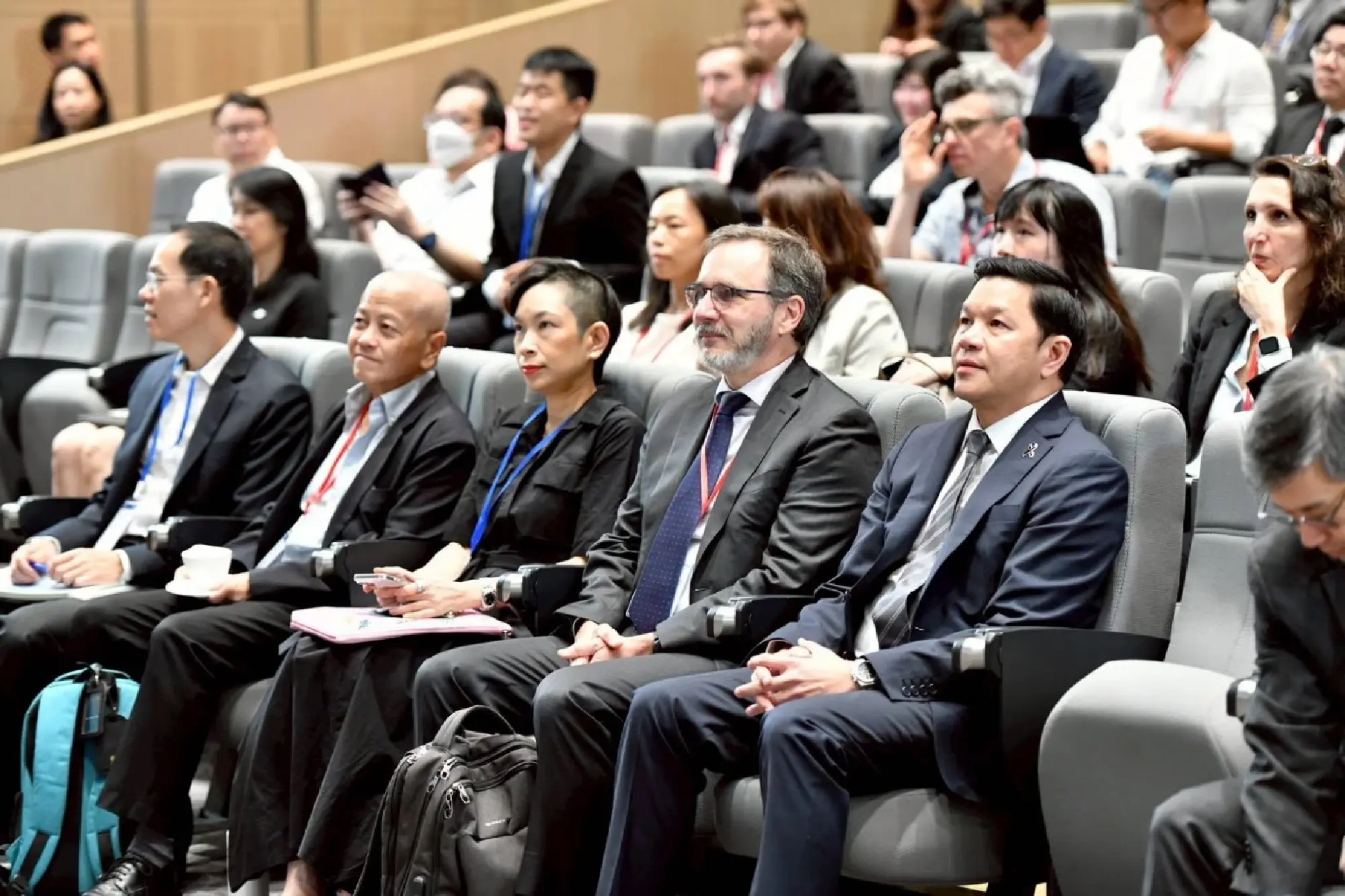 BOT points to global economic structural shift and rising uncertainty