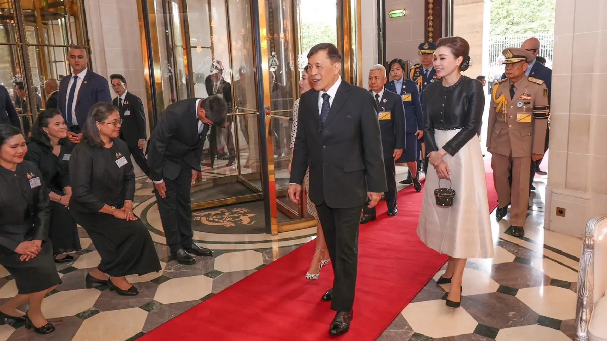 Their Majesties arrive in Paris to mark 170 years of Thai-French ties