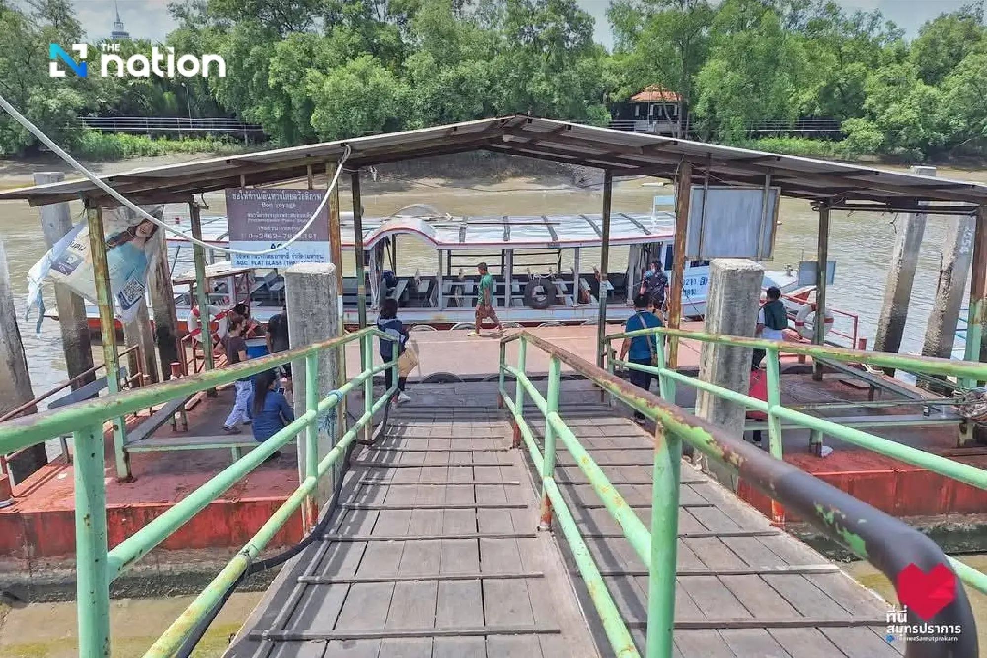Pak Nam–Phra Samut Chedi ferries suspended over low water 