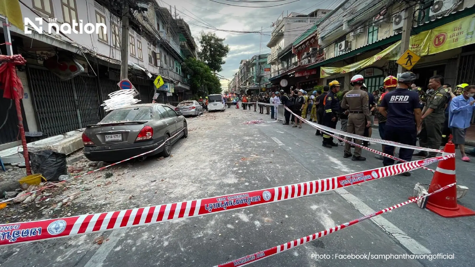 Building collapse near Wat Traimit kills one man