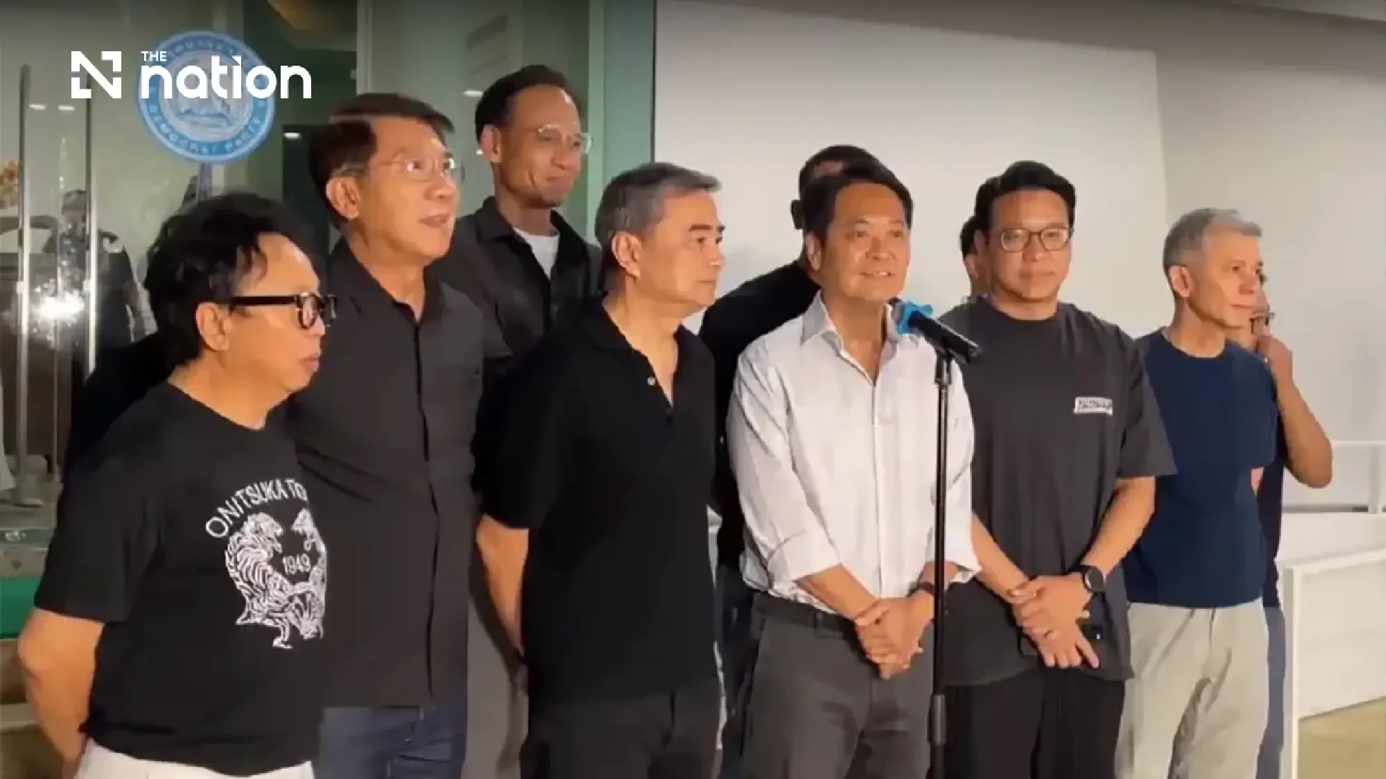 Anucha concedes Bangkok governor race as Chadchart leads early count