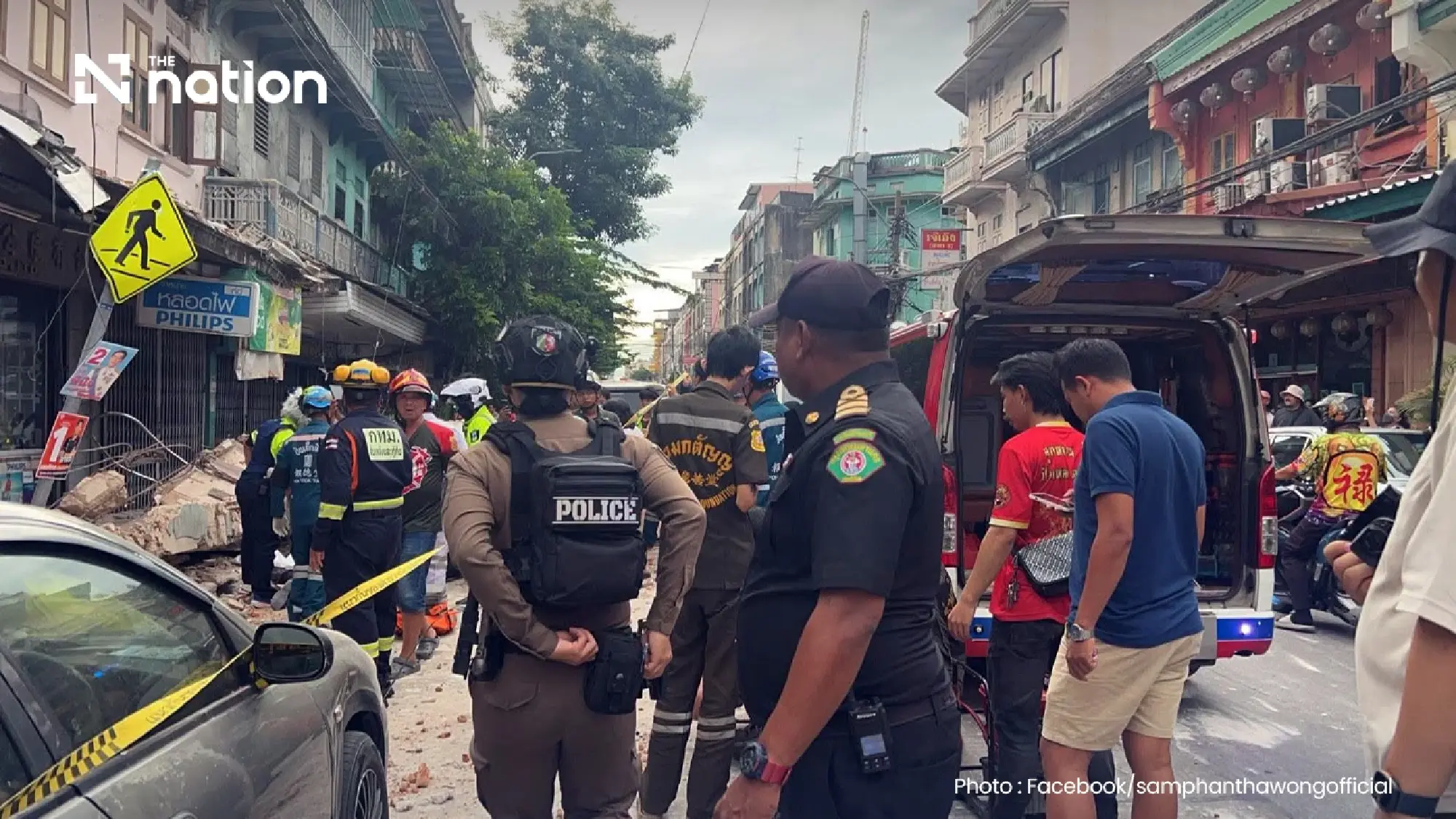 Building collapse near Wat Traimit kills one man
