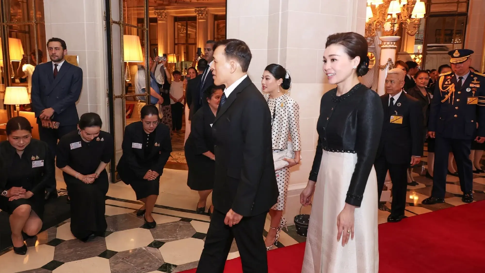 Their Majesties arrive in Paris to mark 170 years of Thai-French ties