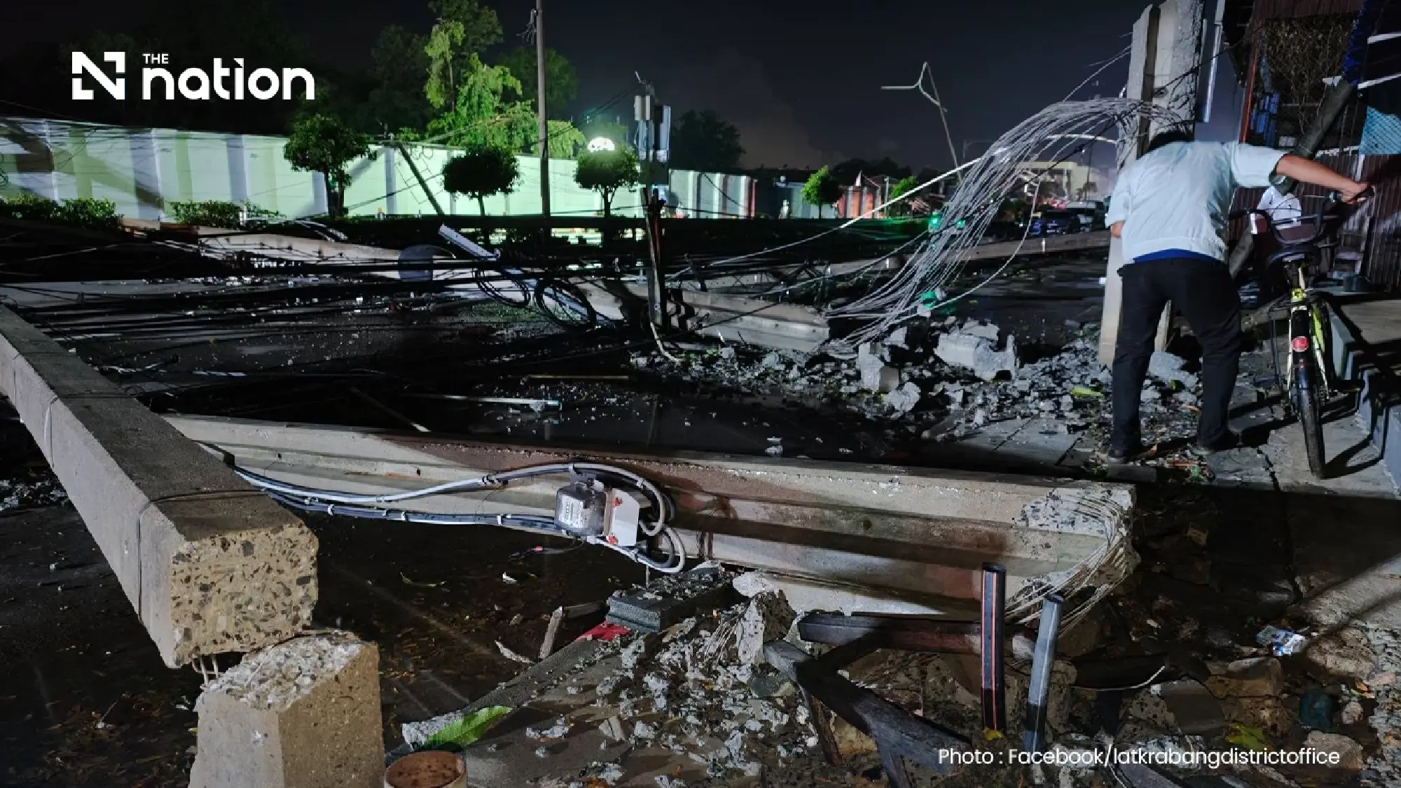 Traffic alert: Chalong Krung road in Lat Krabang is closed after a storm toppled power poles