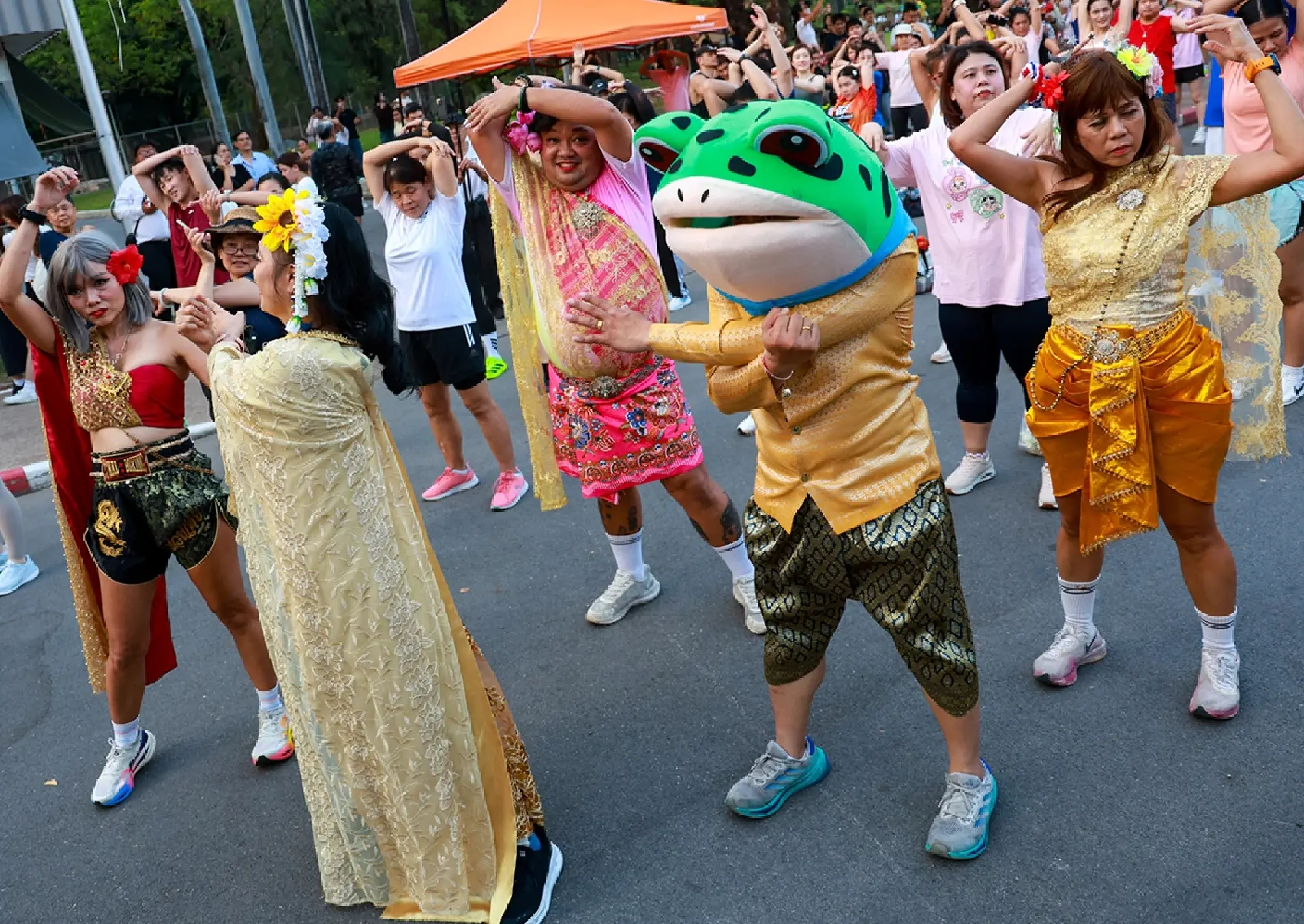 Lumpini Park's Aerobics Scene: Bangkok's Outdoor Fitness Phenomenon Goes Viral