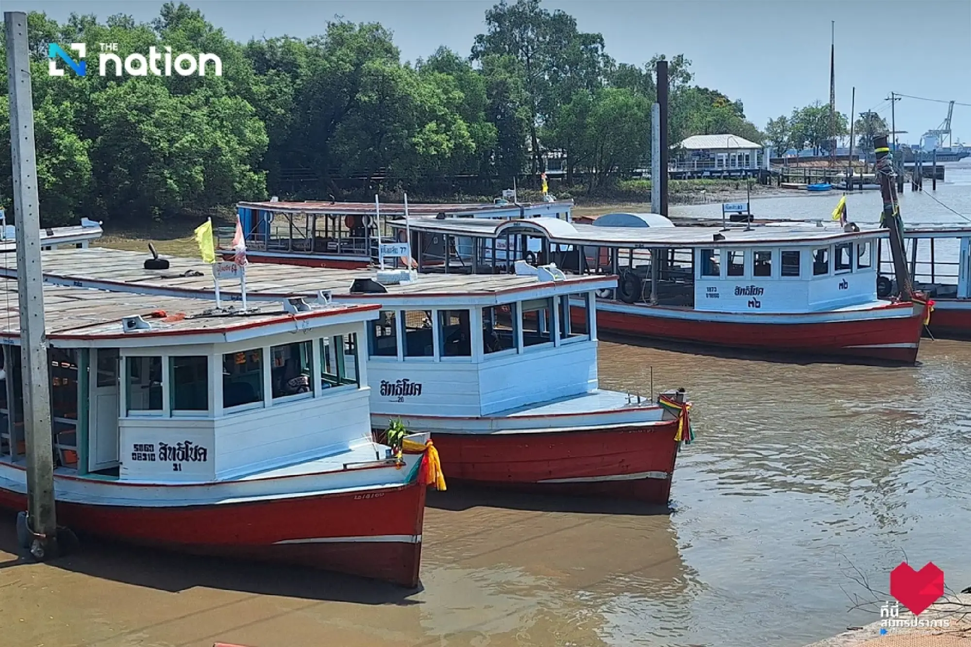 Pak Nam–Phra Samut Chedi ferries suspended over low water 