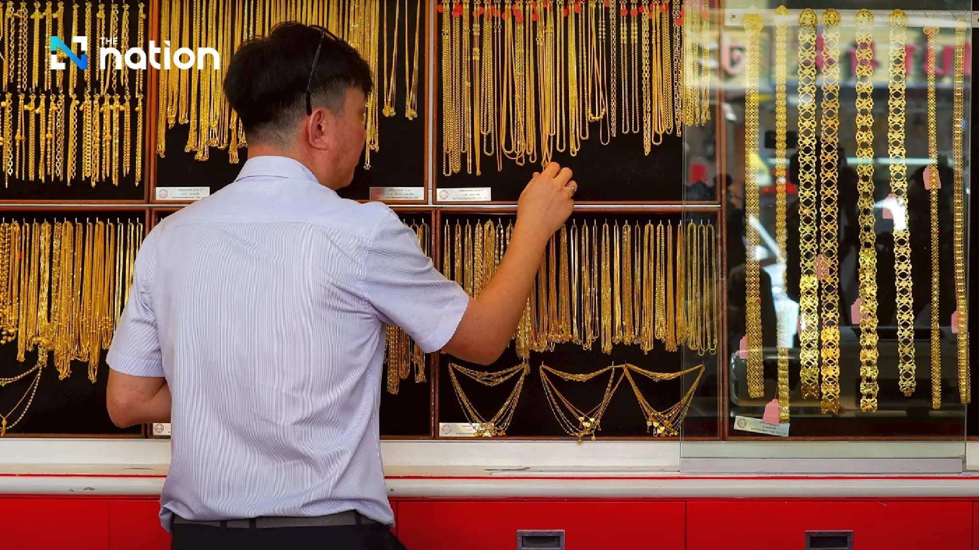 Thai gold prices end THB2,450 lower after 38 daily revisions