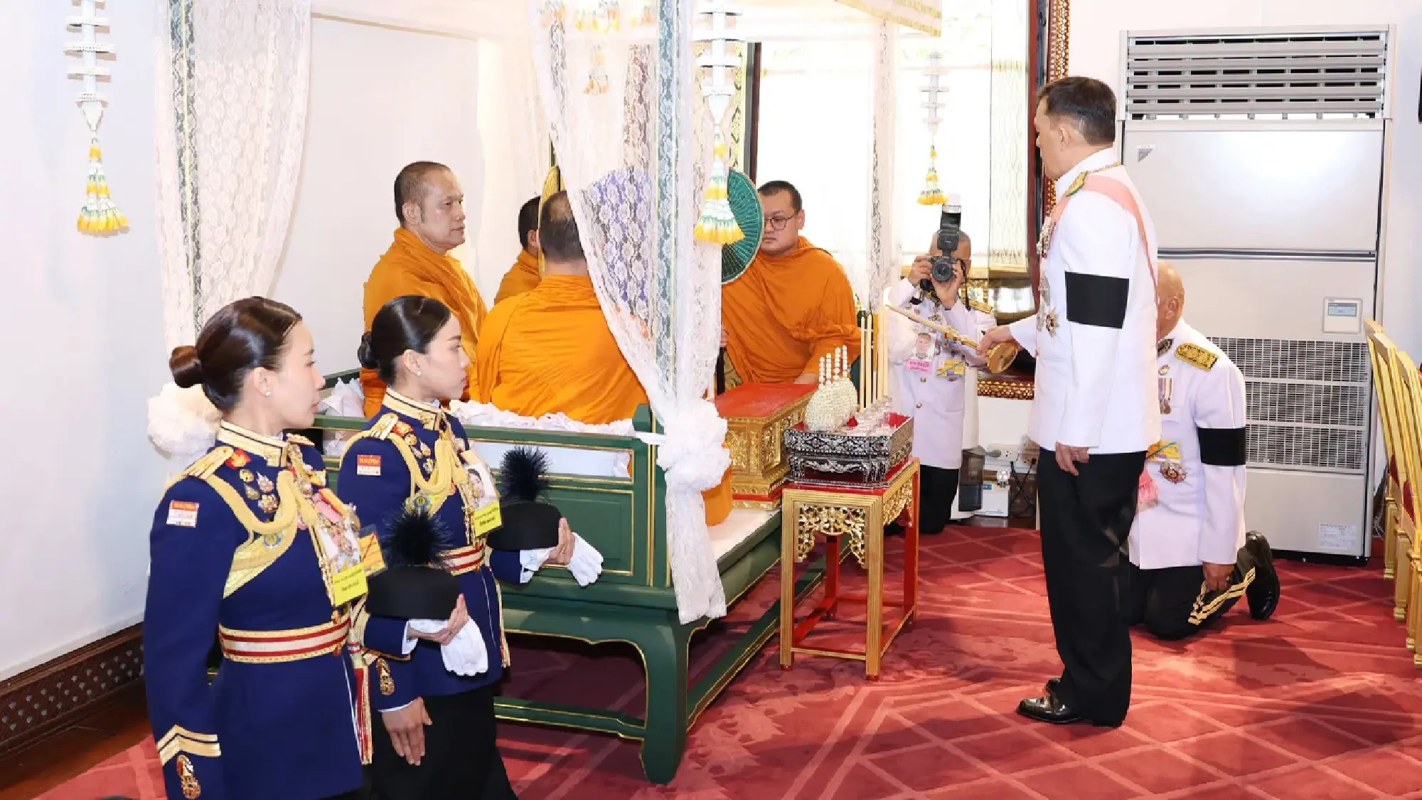 Their Majesties Preside Over Royal Merit-Making Rite Commemorating 15th Day Following Demise of Princess Bajrakitiyabha