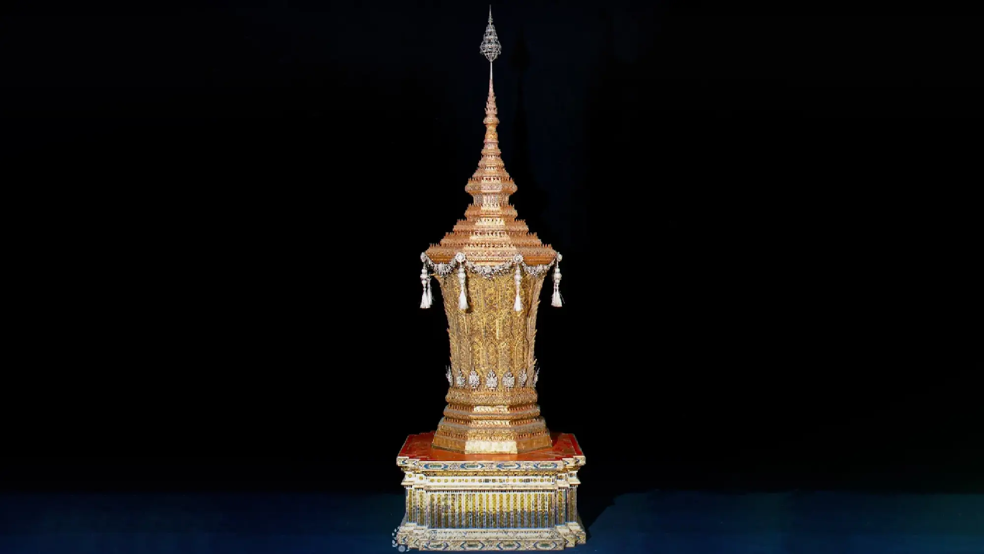 The Supreme Royal Honour: Princess Bajrakitiyabha Bestowed the Great Golden Urn in Historic Tribute
