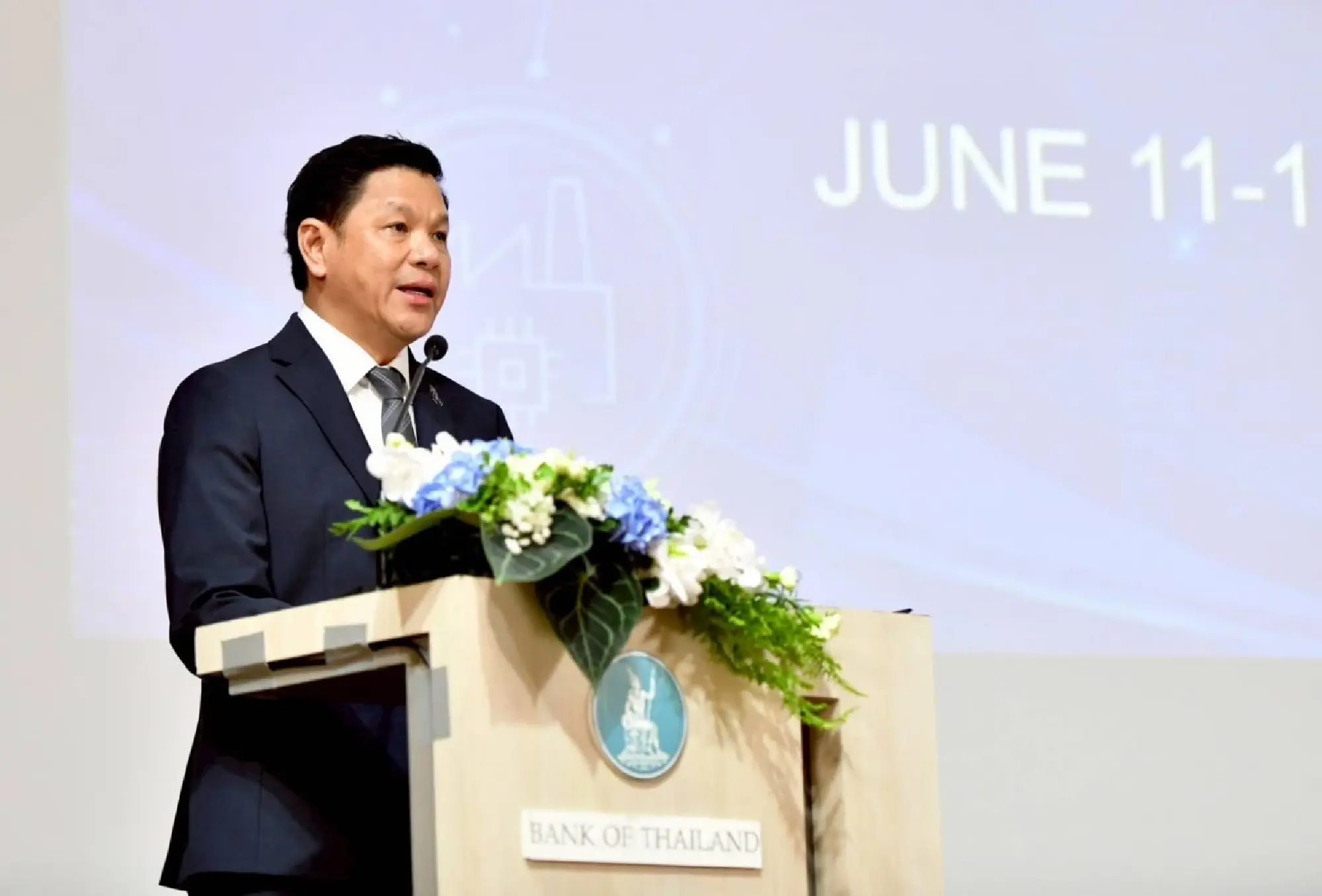 BOT points to global economic structural shift and rising uncertainty