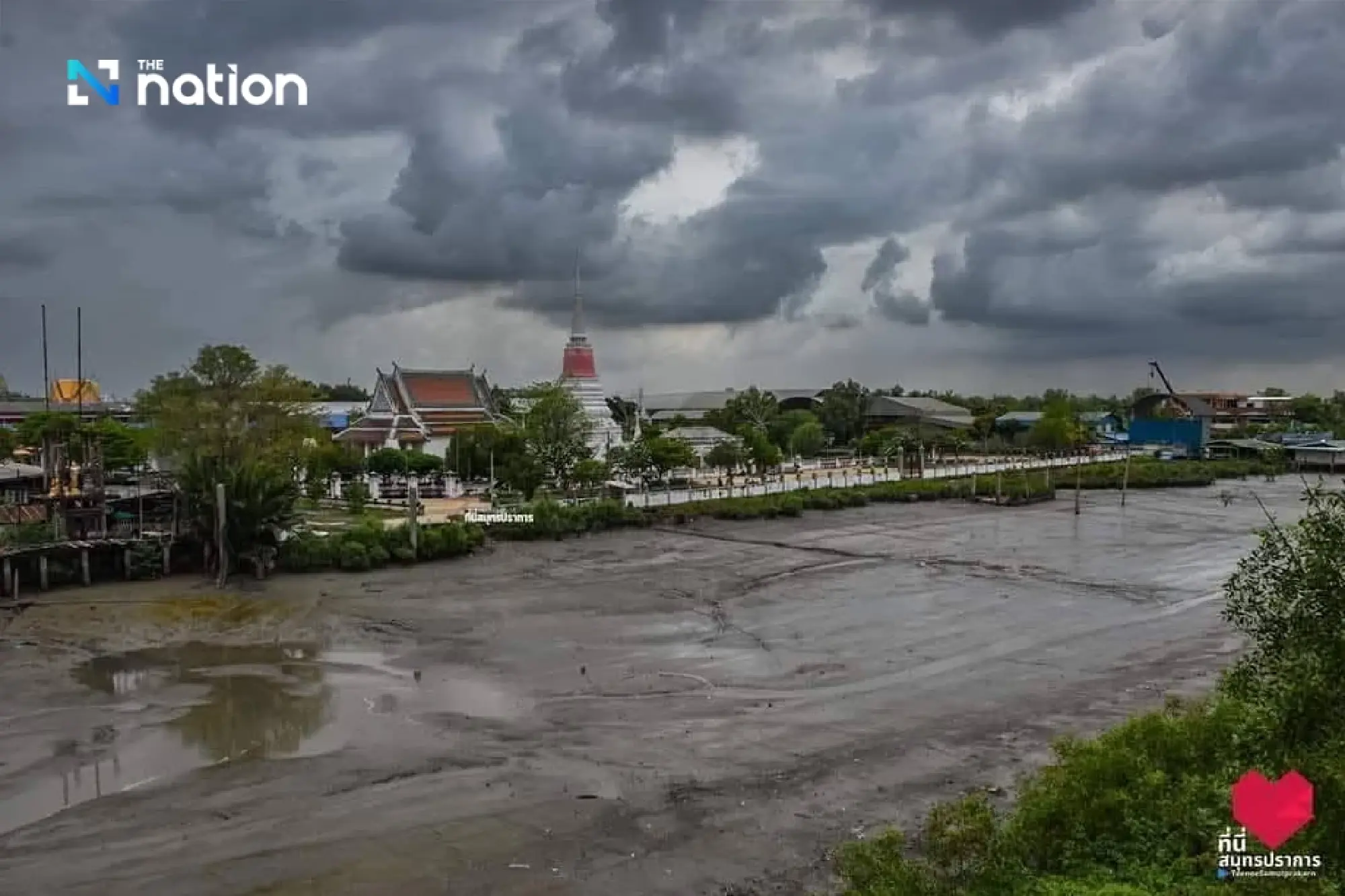 Pak Nam–Phra Samut Chedi ferries suspended over low water 