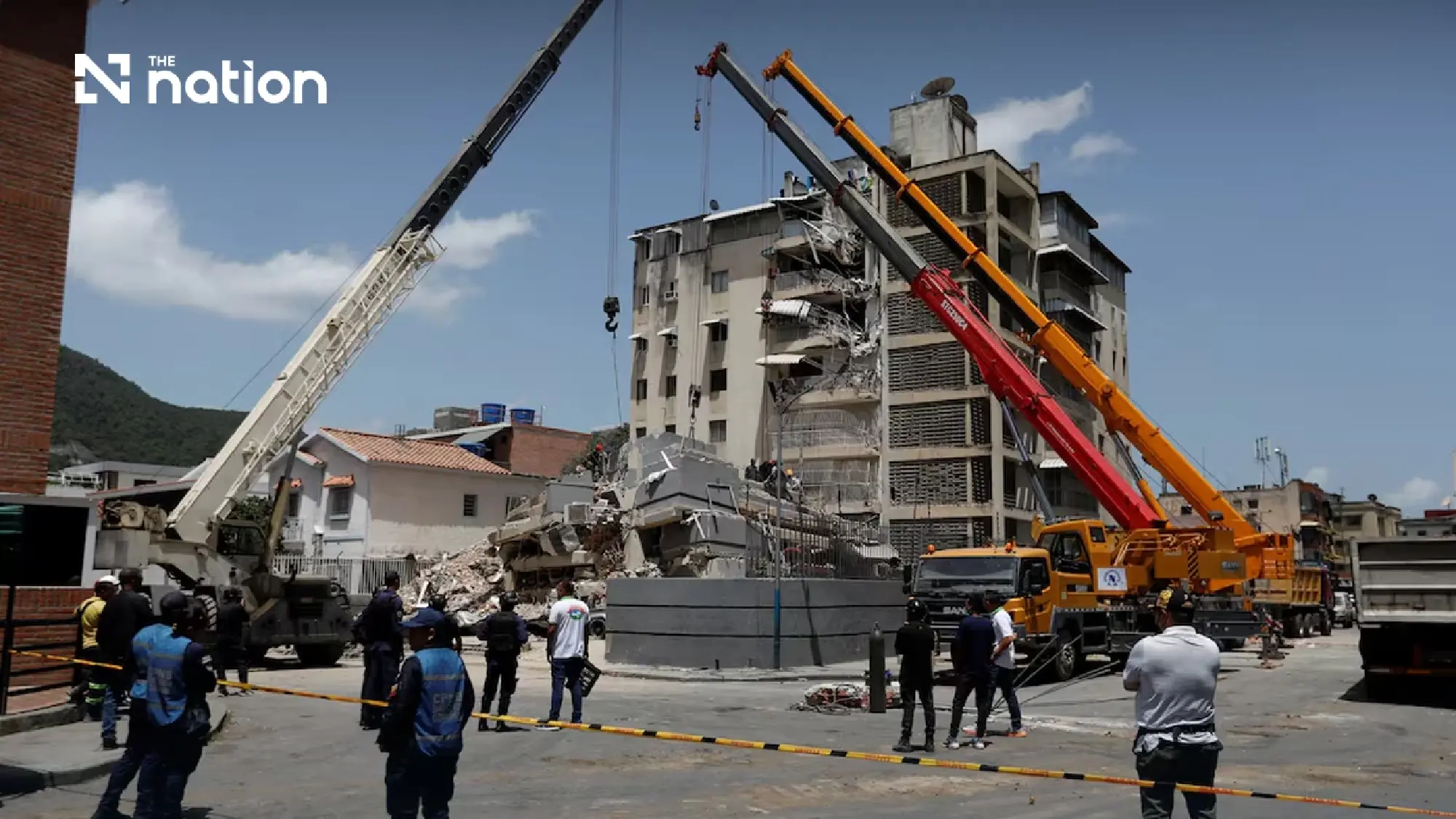 Venezuela hit by fresh quake as toll tops 900